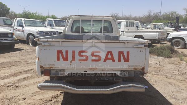 Photo 4 VIN: JN6CY15Y1YA500214 - NISSAN PICKUP 