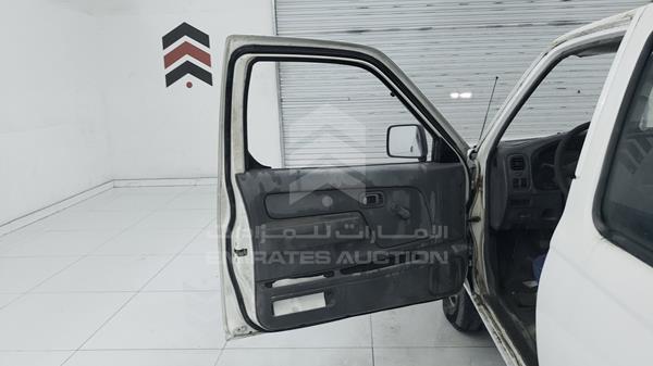 Photo 8 VIN: JN6DD23S28X226779 - NISSAN PICKUP 