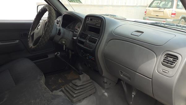 Photo 24 VIN: JN6DD23S68X238112 - NISSAN PICKUP 