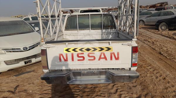 Photo 5 VIN: JN6DD23SX6X195164 - NISSAN 2400 