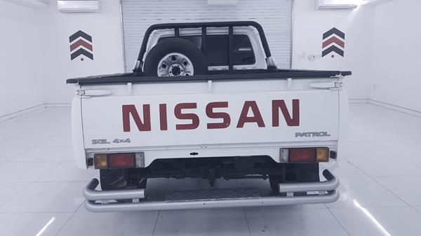 Photo 6 VIN: JN6DY1AY8GX609890 - NISSAN PICKUP 