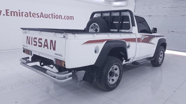 Photo 7 VIN: JN6DY1AY8GX609890 - NISSAN PICKUP 