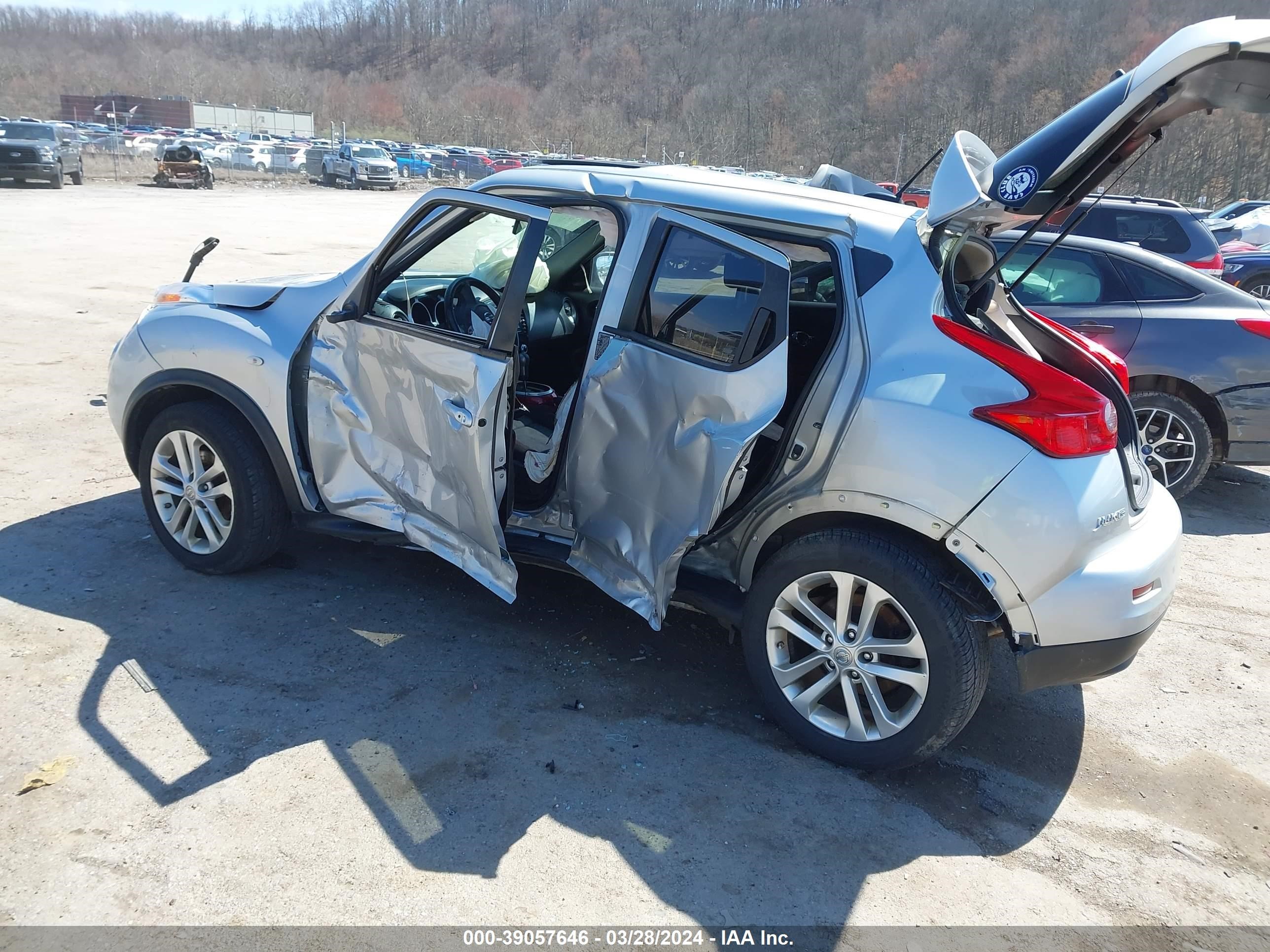 Photo 2 VIN: JN8AF5MV9ET359721 - NISSAN JUKE 