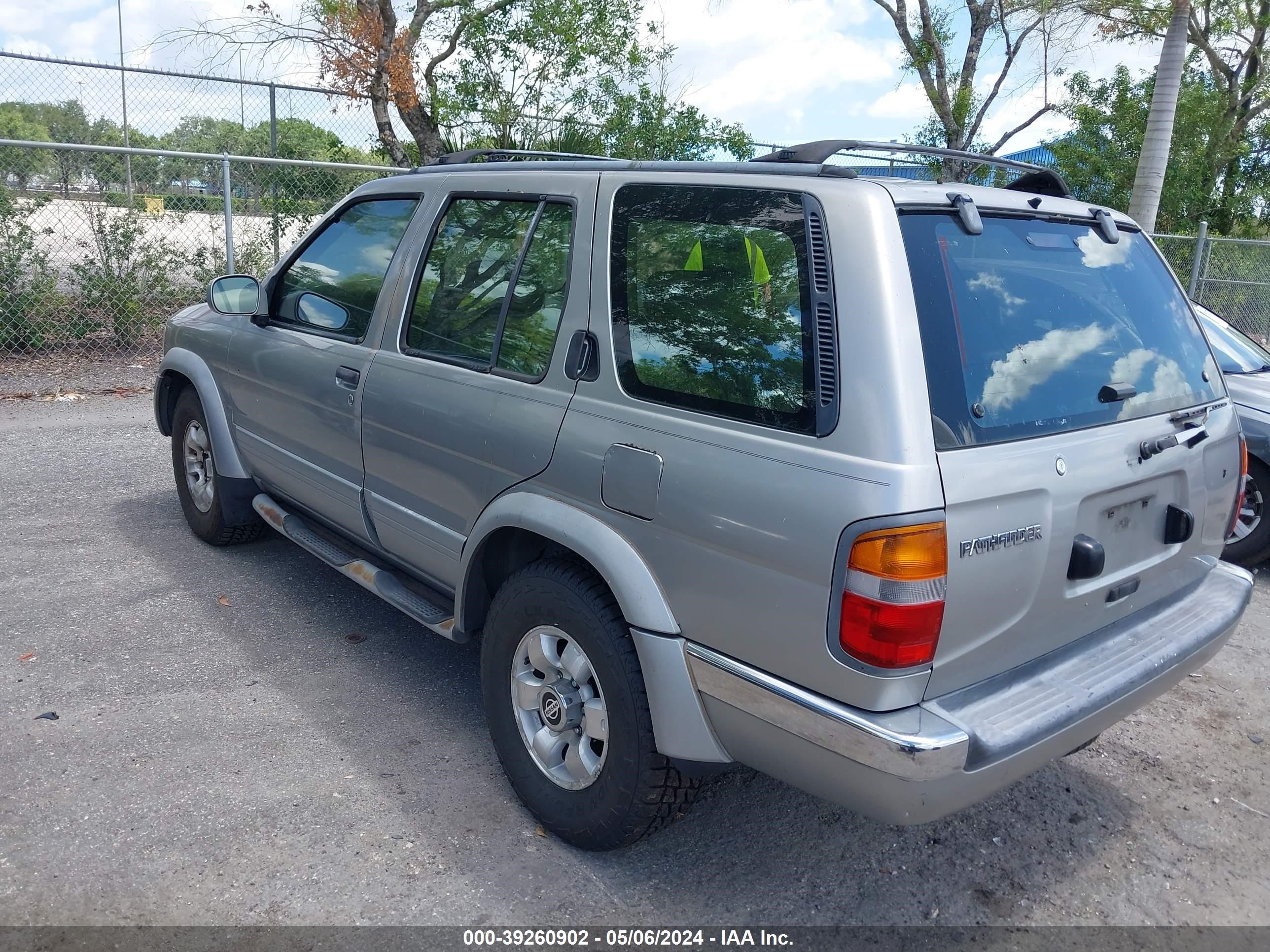 Photo 2 VIN: JN8AR05SXXW326260 - NISSAN PATHFINDER 