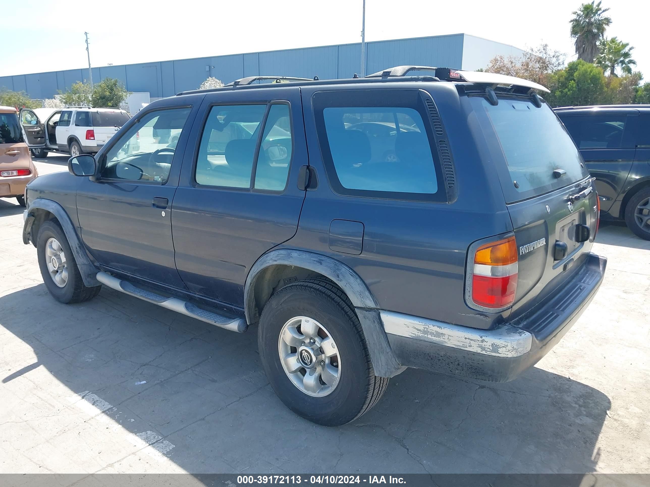 Photo 2 VIN: JN8AR05Y3VW137290 - NISSAN PATHFINDER 