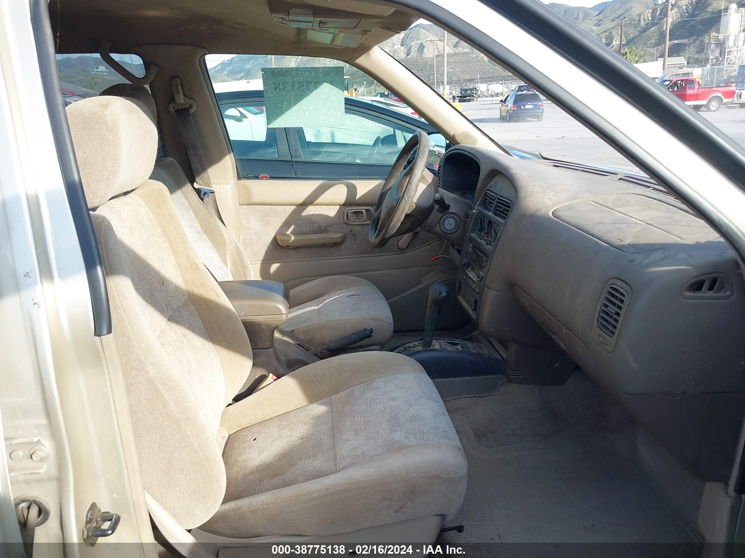 Photo 4 VIN: JN8AR07S6XW363688 - NISSAN PATHFINDER 