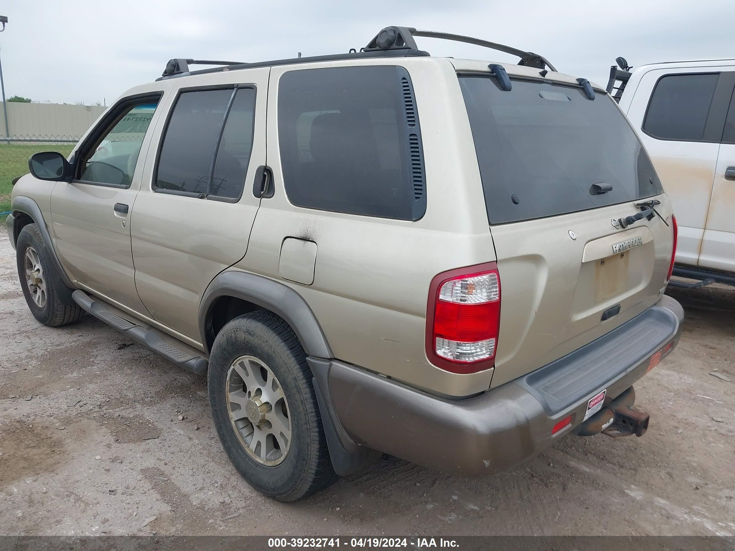 Photo 2 VIN: JN8AR07Y2YW398685 - NISSAN PATHFINDER 