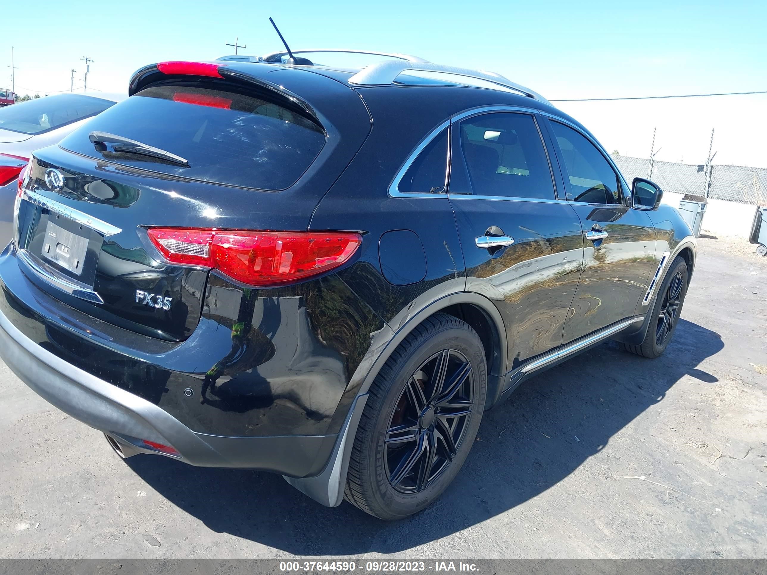 Photo 3 VIN: JN8AS1MW1BM734956 - INFINITI FX 