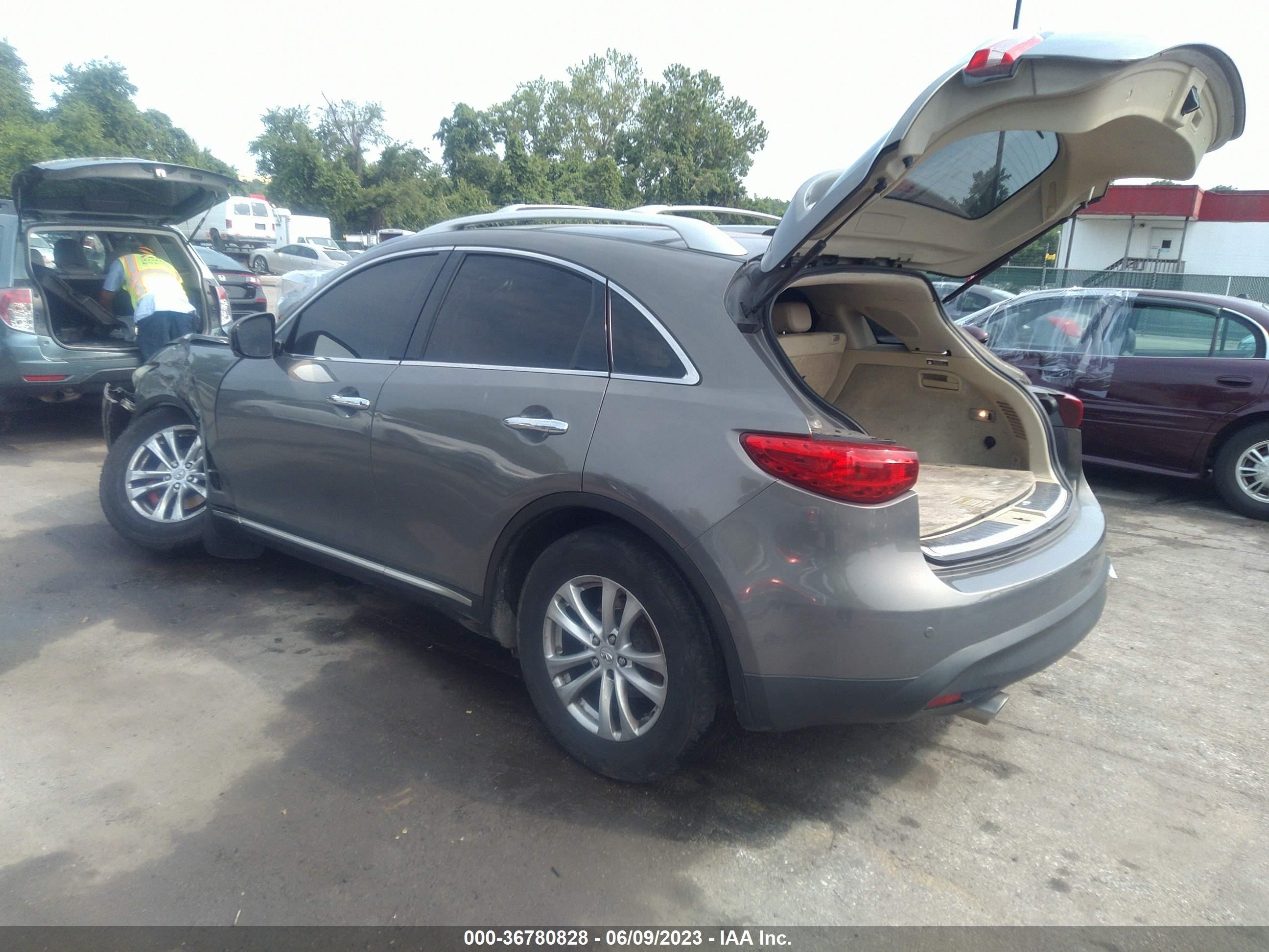 Photo 2 VIN: JN8AS1MW6AM854525 - INFINITI FX 