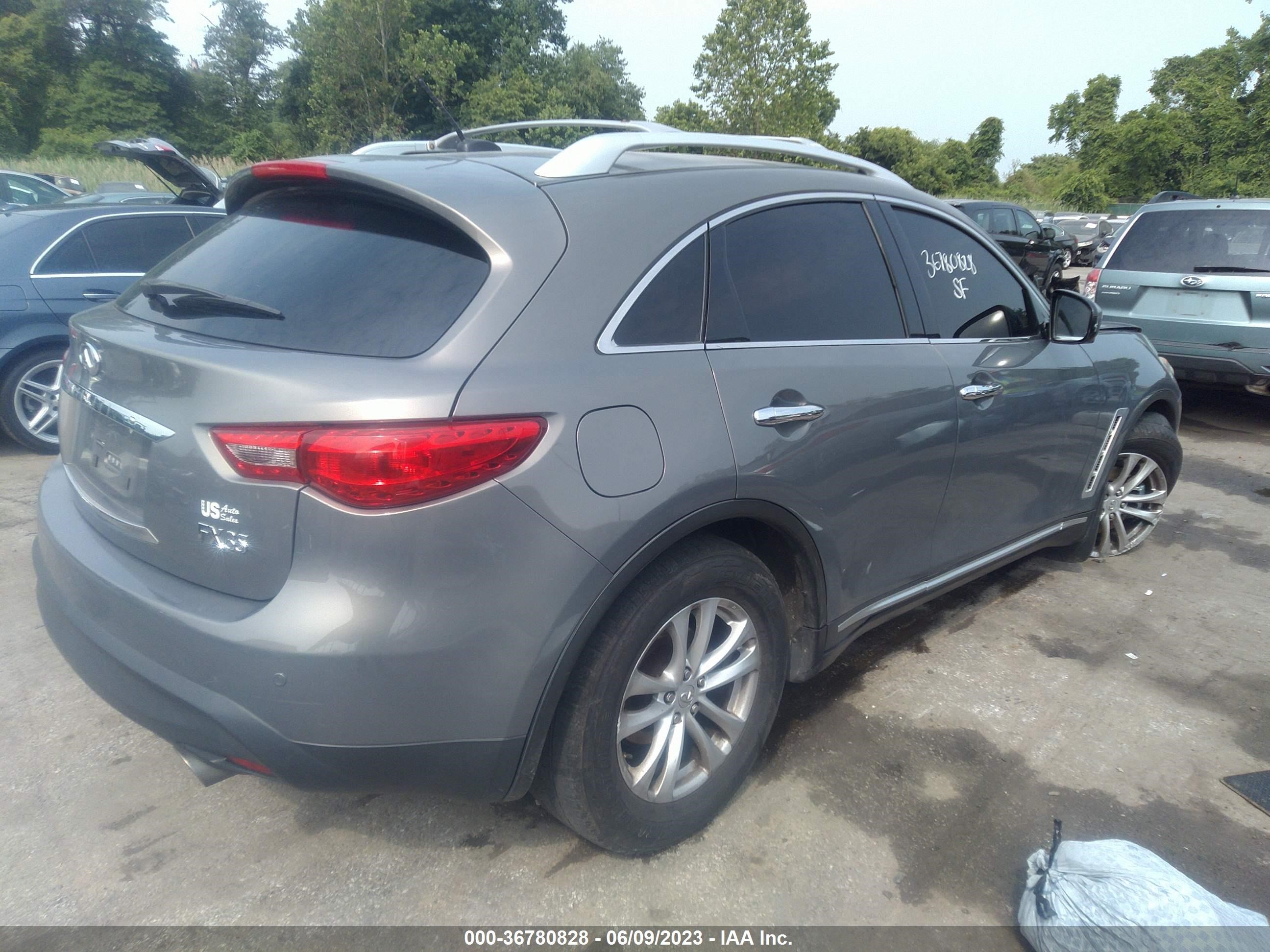 Photo 3 VIN: JN8AS1MW6AM854525 - INFINITI FX 