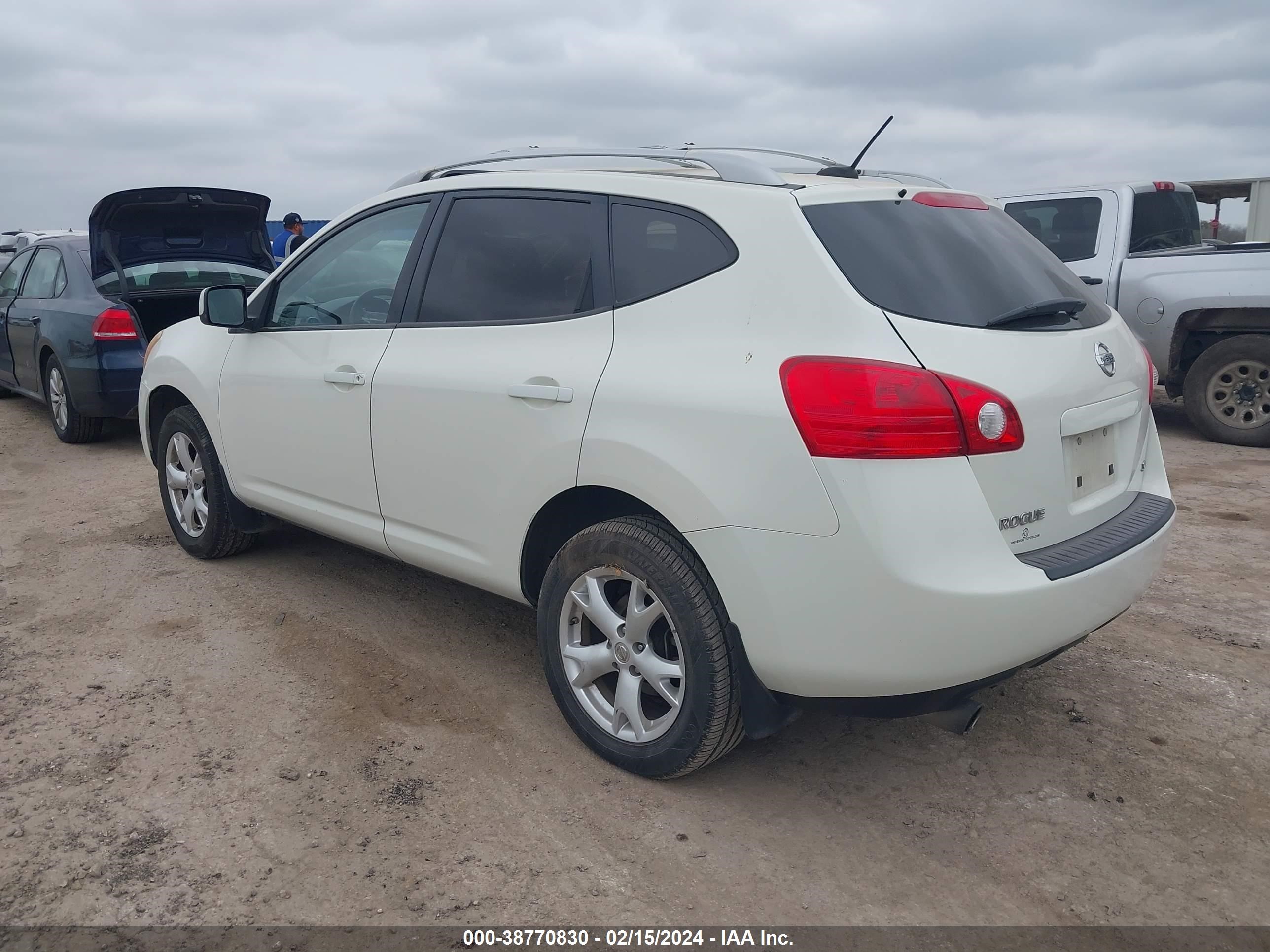 Photo 2 VIN: JN8AS58T48W302608 - NISSAN ROGUE 