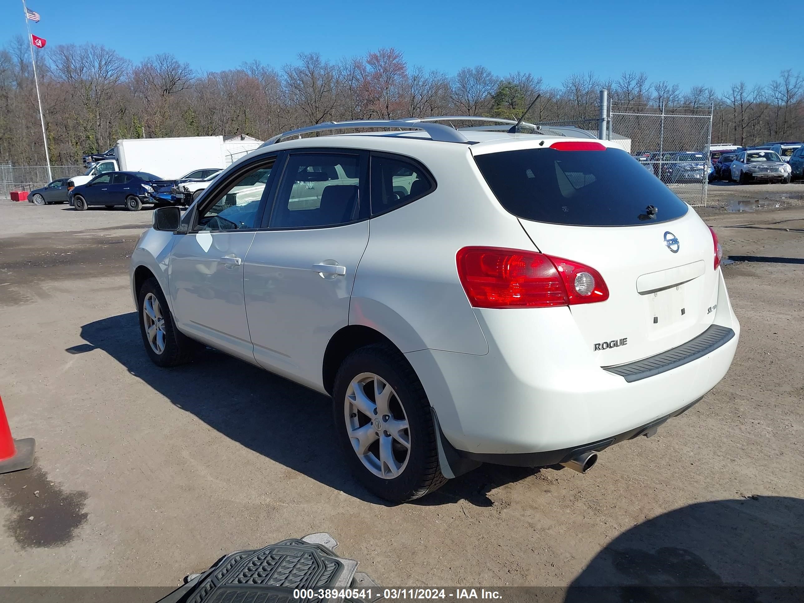 Photo 2 VIN: JN8AS58V68W105683 - NISSAN ROGUE 