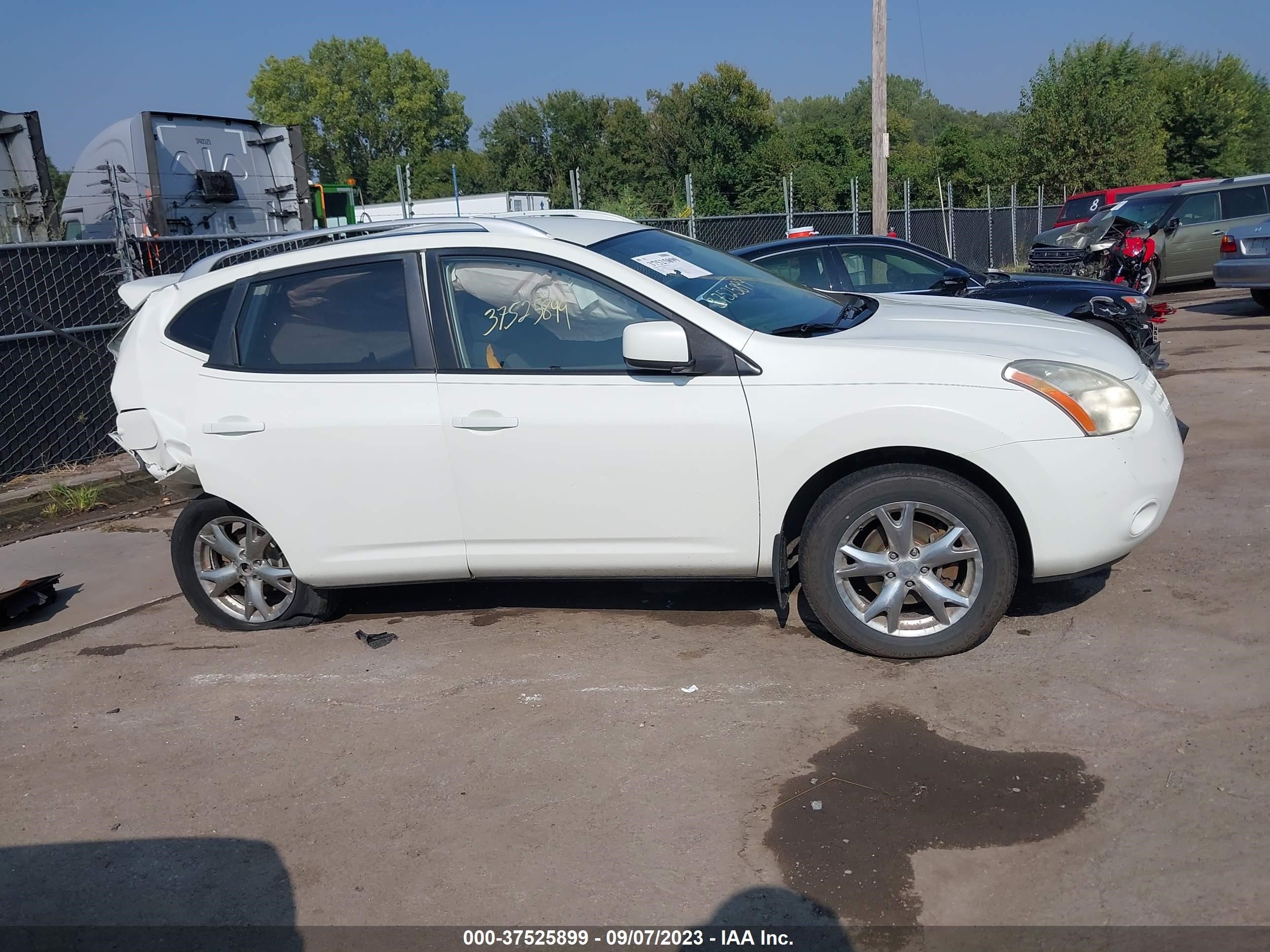 Photo 13 VIN: JN8AS58V78W136506 - NISSAN ROGUE 