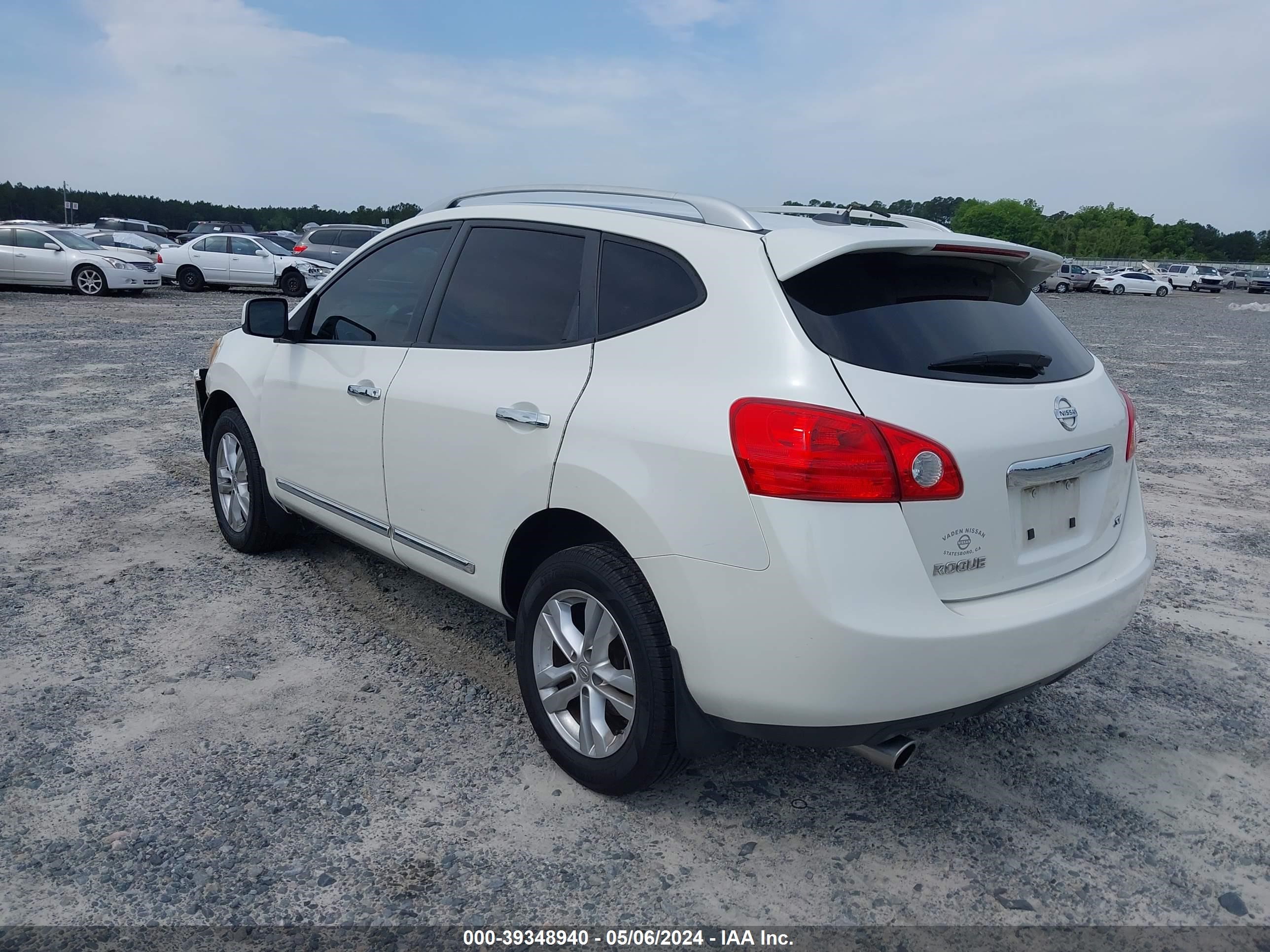 Photo 2 VIN: JN8AS5MT0DW001897 - NISSAN ROGUE 