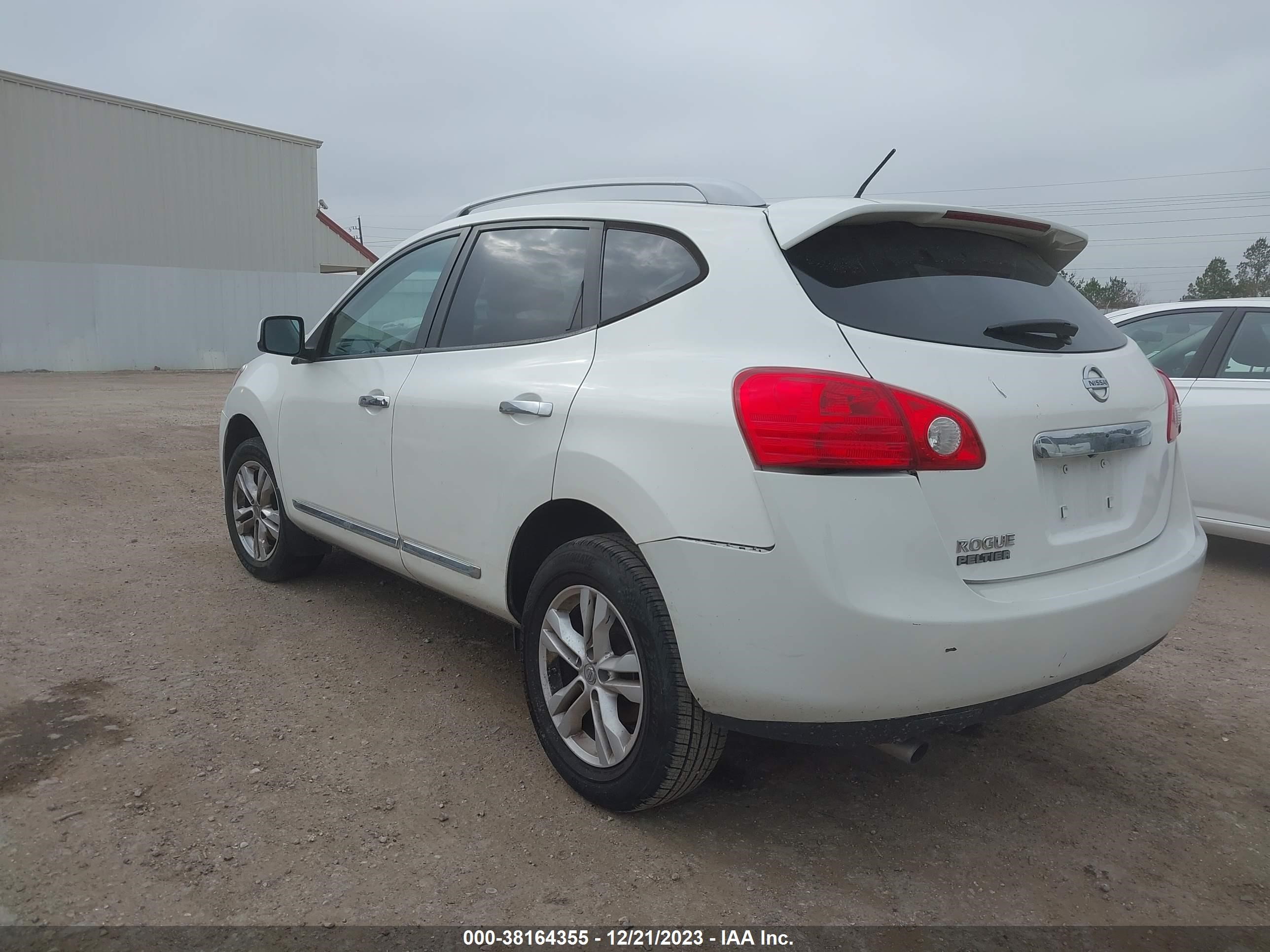 Photo 2 VIN: JN8AS5MT2CW302850 - NISSAN ROGUE 