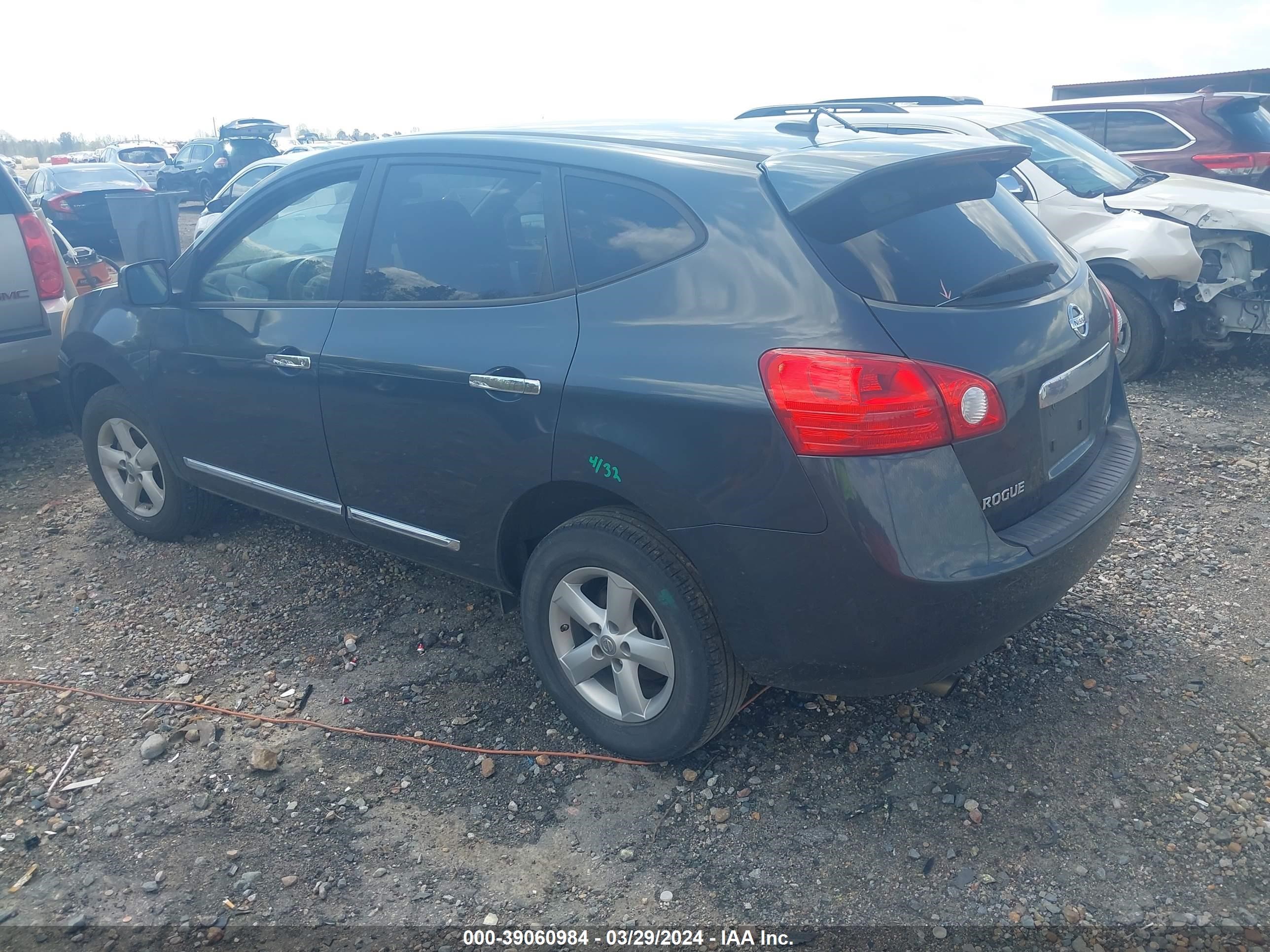 Photo 2 VIN: JN8AS5MT3DW533435 - NISSAN ROGUE 