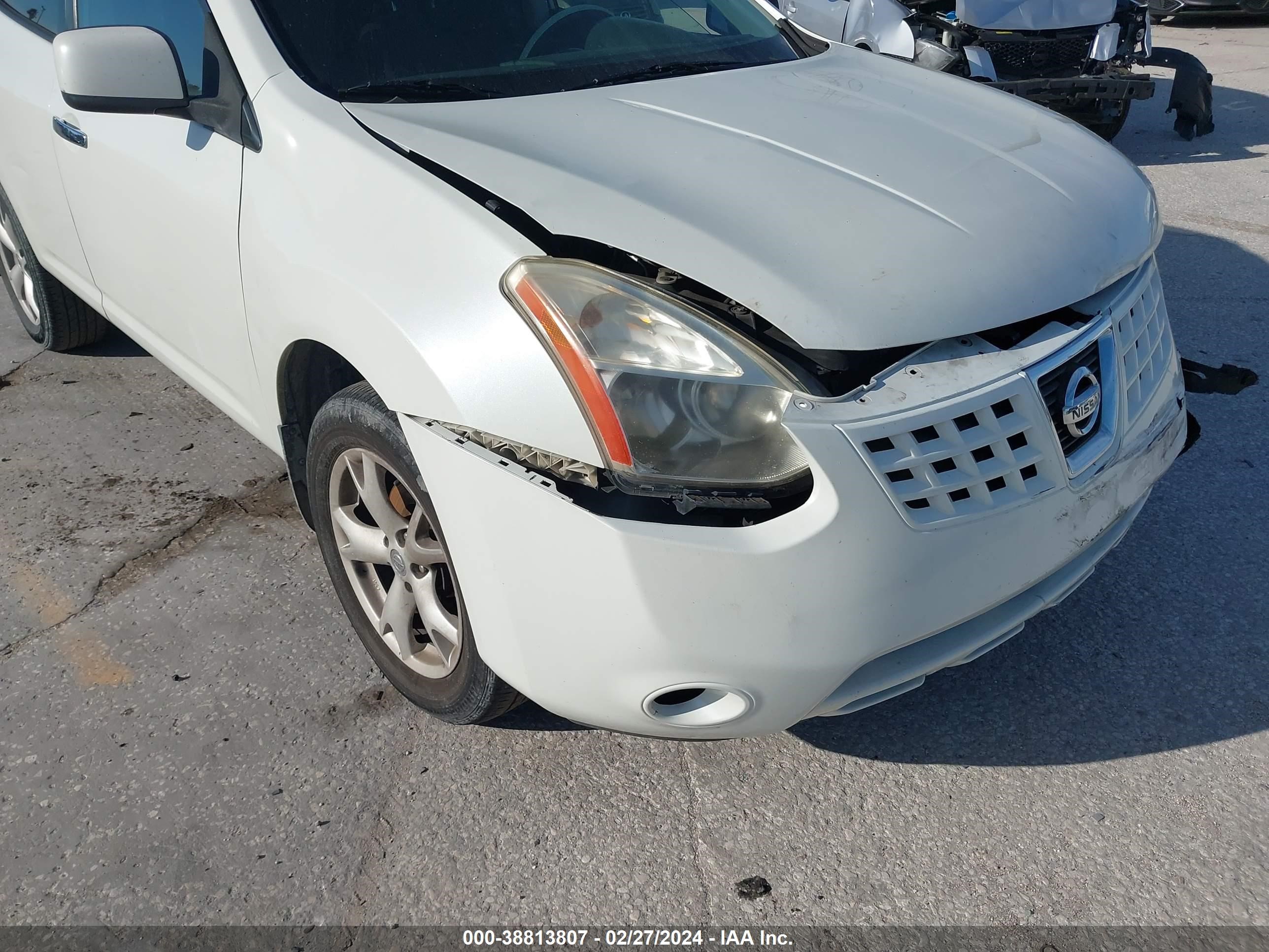 Photo 13 VIN: JN8AS5MT4AW027902 - NISSAN ROGUE 