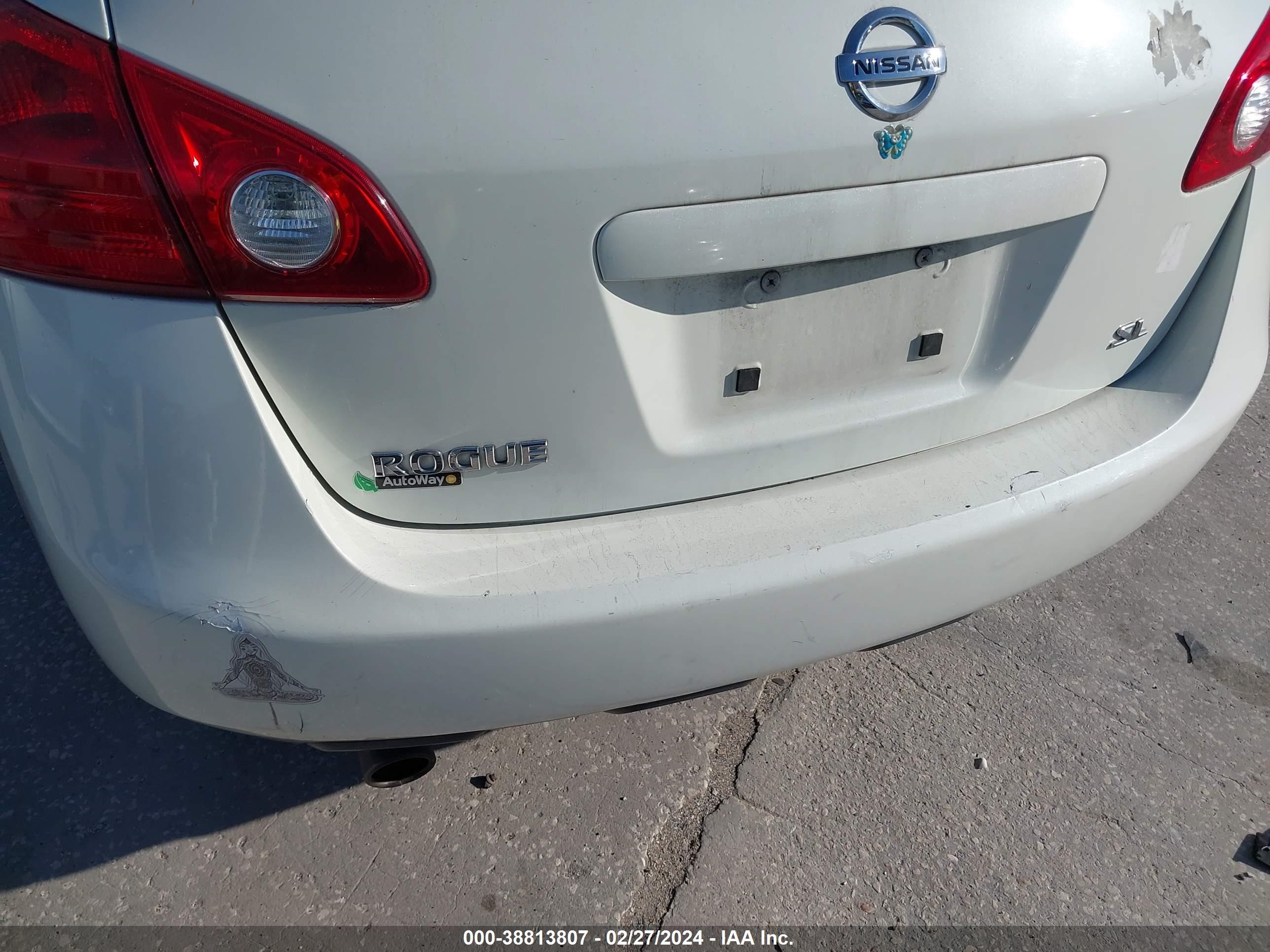 Photo 15 VIN: JN8AS5MT4AW027902 - NISSAN ROGUE 