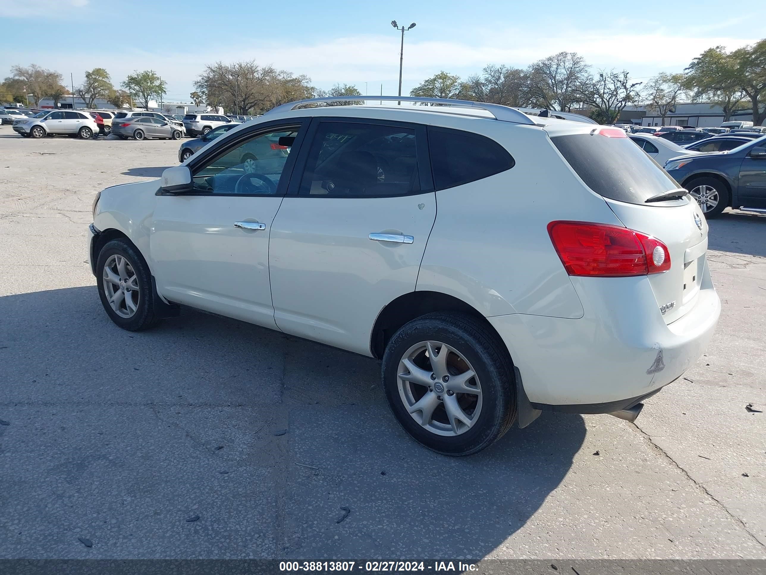 Photo 2 VIN: JN8AS5MT4AW027902 - NISSAN ROGUE 