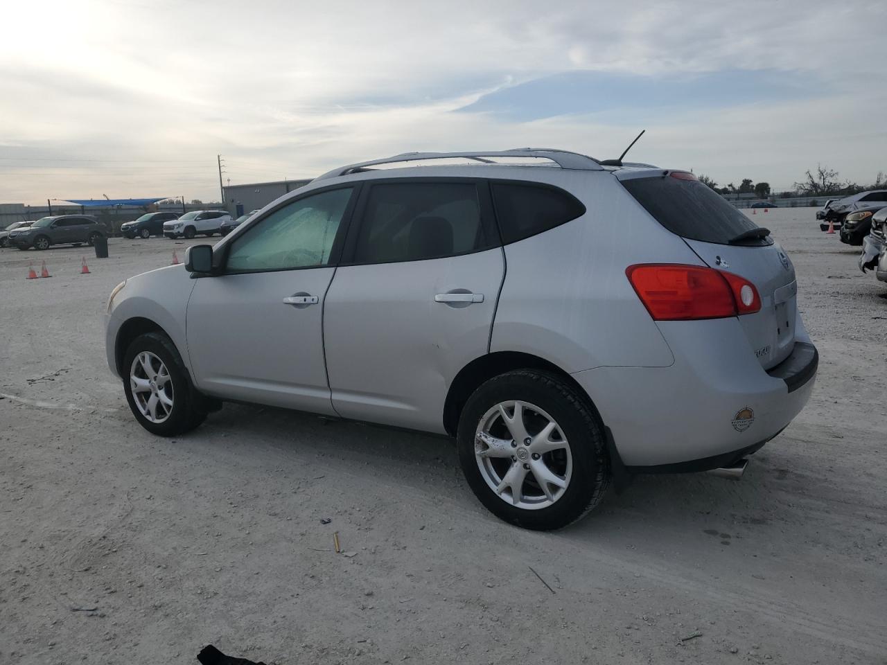 Photo 1 VIN: JN8AS5MT7AW000547 - NISSAN ROGUE 