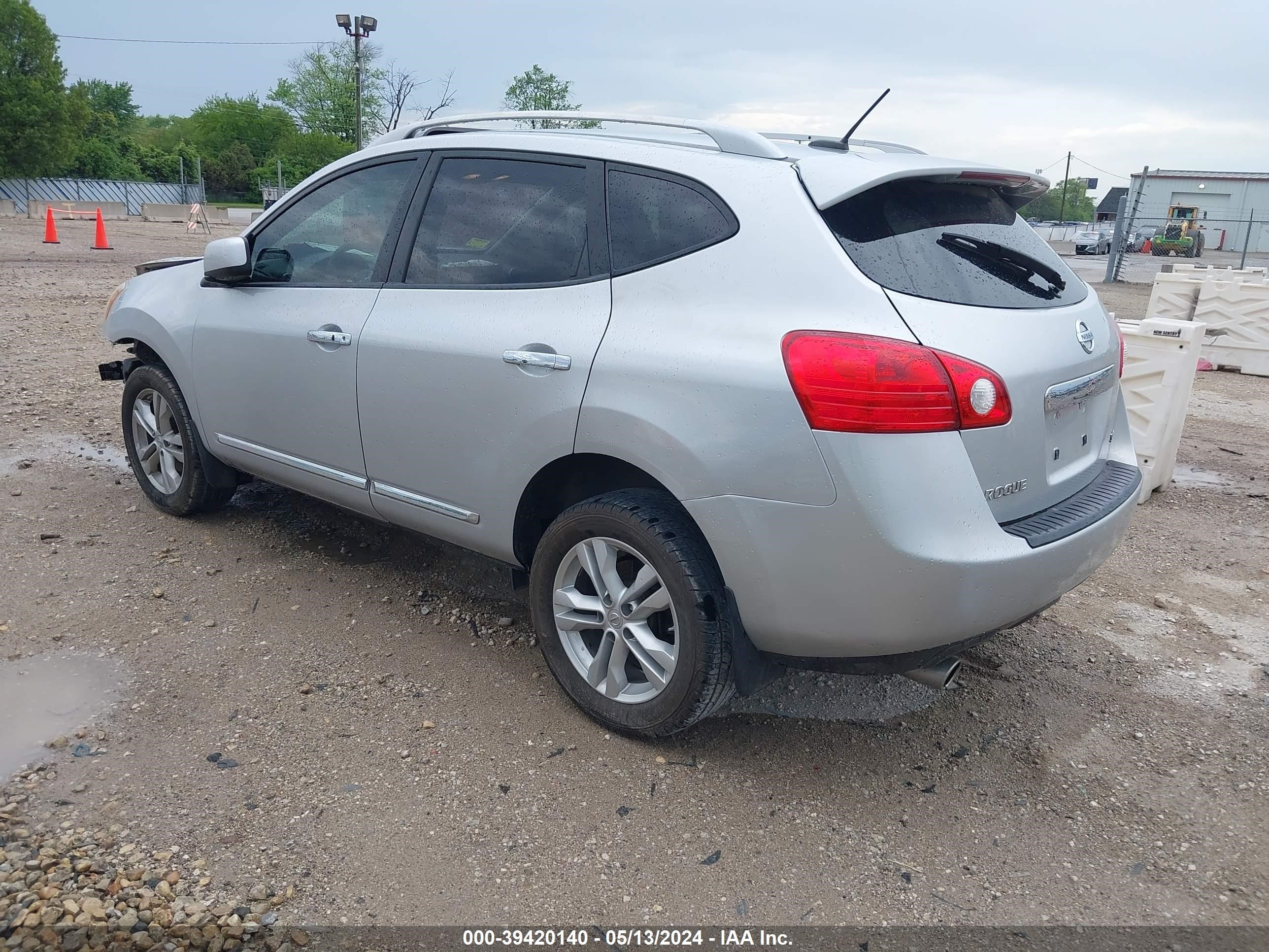 Photo 2 VIN: JN8AS5MT7DW520221 - NISSAN ROGUE 