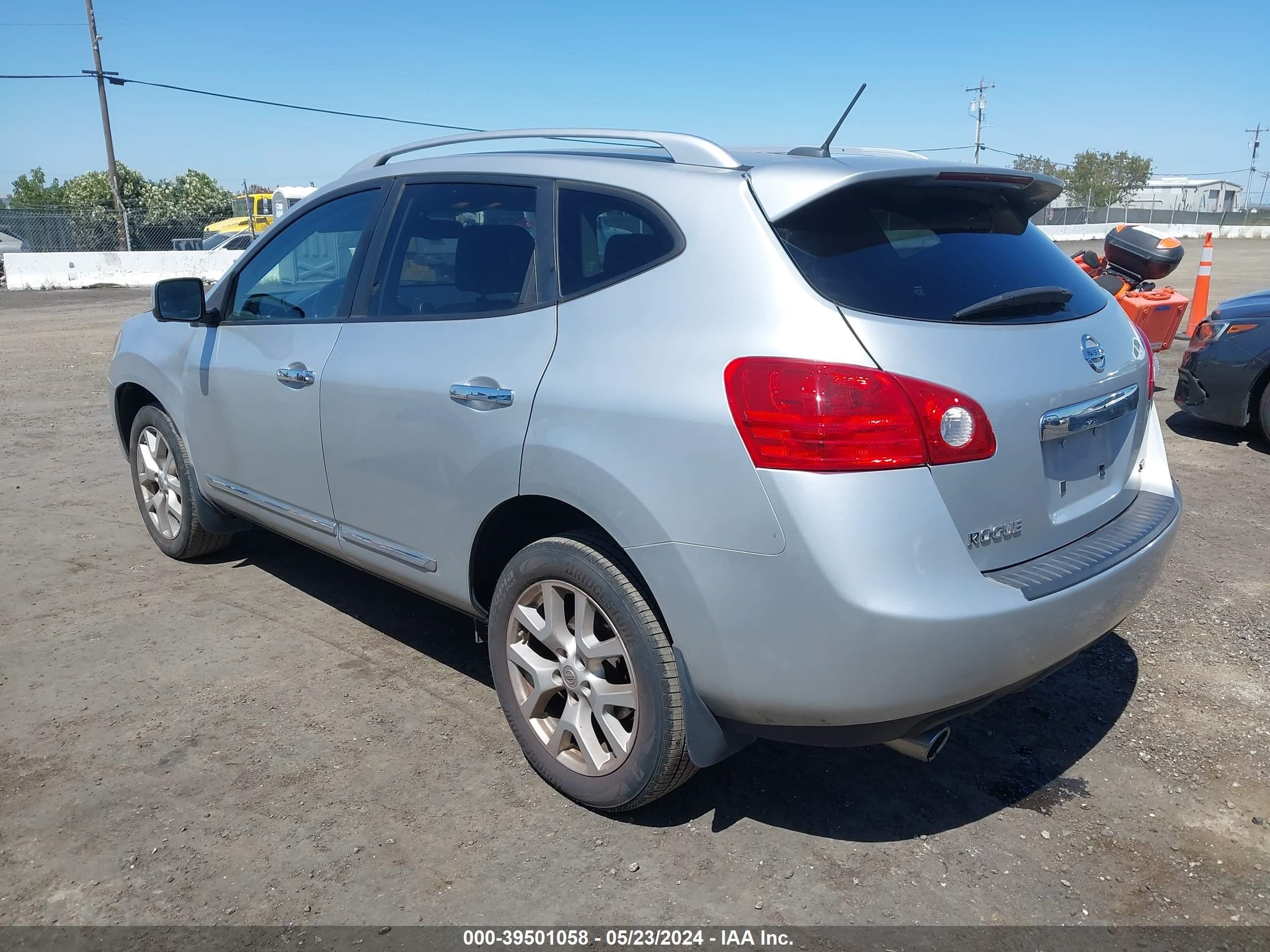 Photo 2 VIN: JN8AS5MT8CW257123 - NISSAN ROGUE 