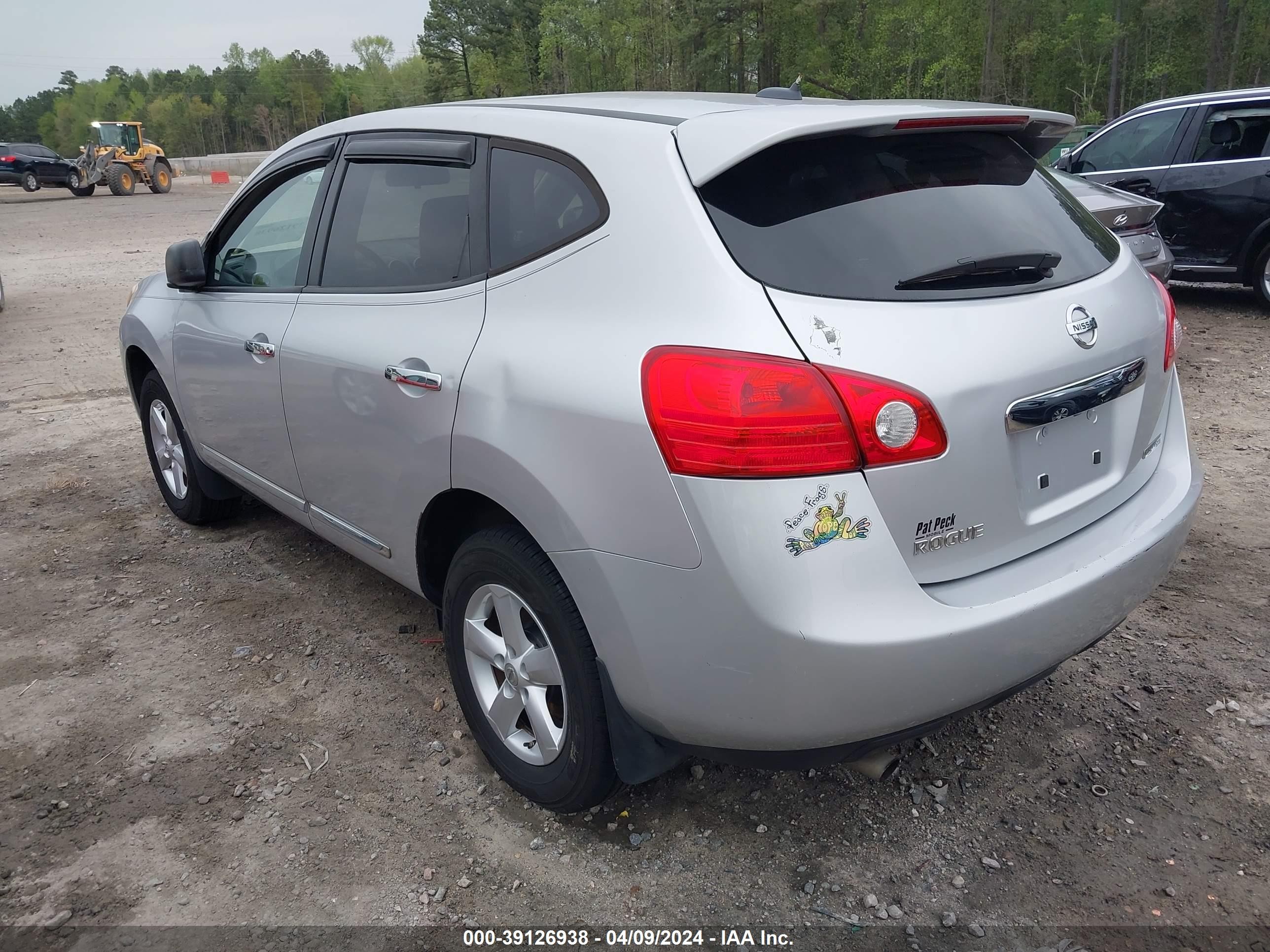 Photo 2 VIN: JN8AS5MT8CW270213 - NISSAN ROGUE 