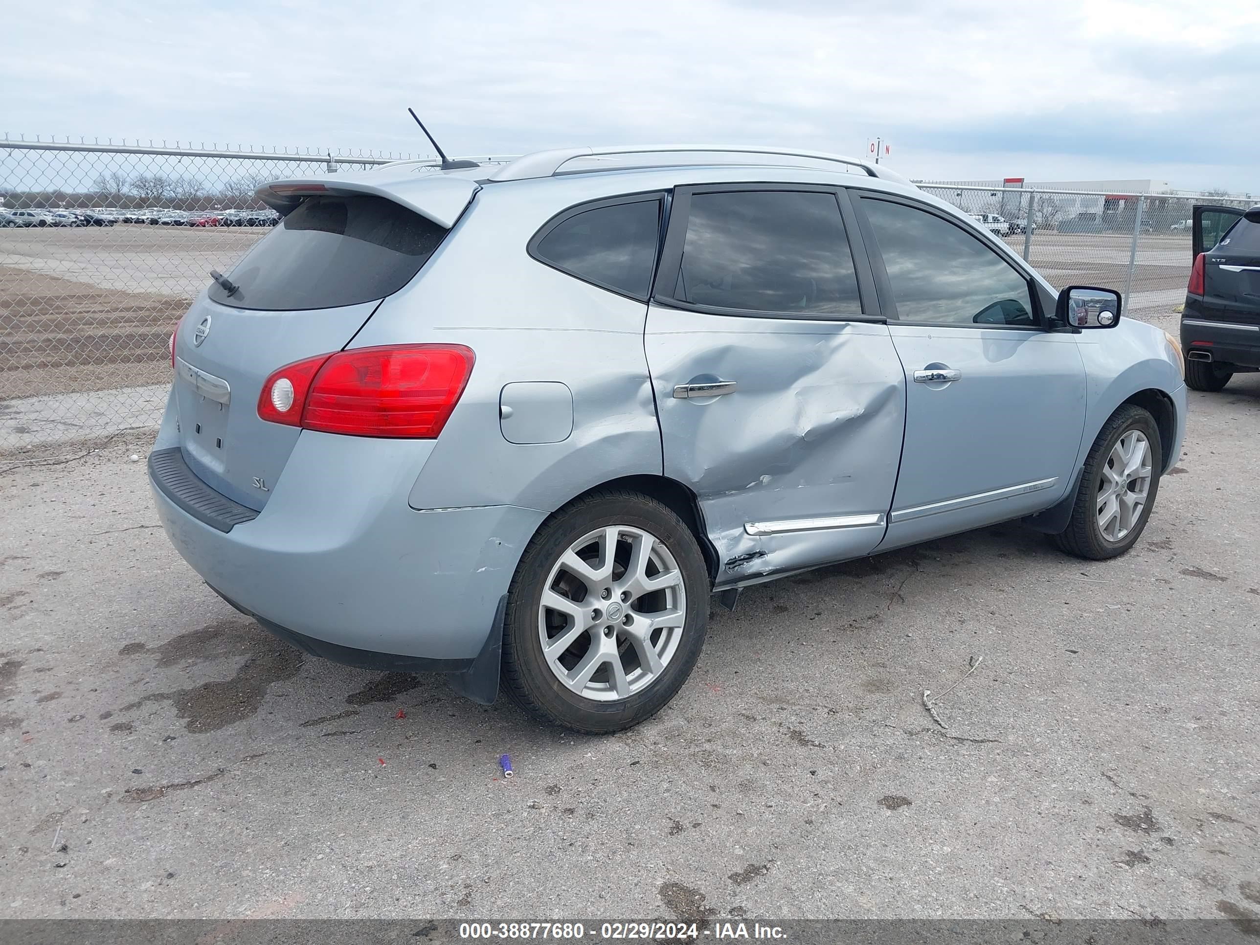 Photo 3 VIN: JN8AS5MT8CW286055 - NISSAN ROGUE 