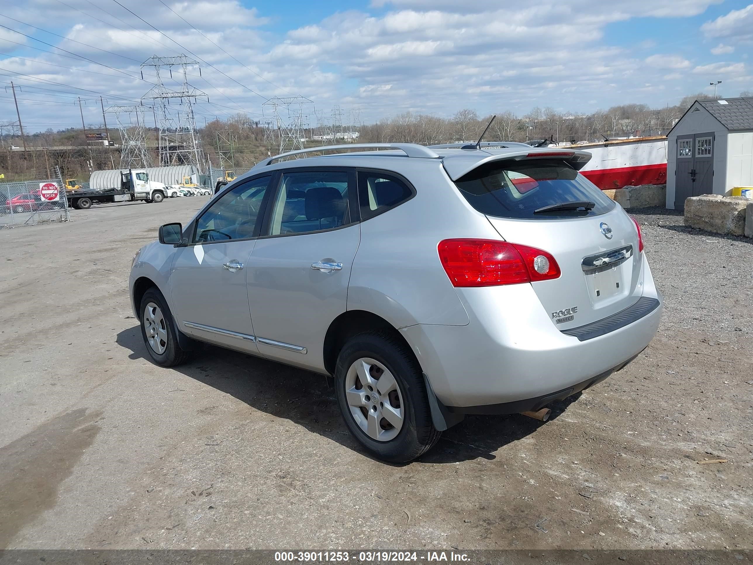 Photo 2 VIN: JN8AS5MV1EW722118 - NISSAN ROGUE 