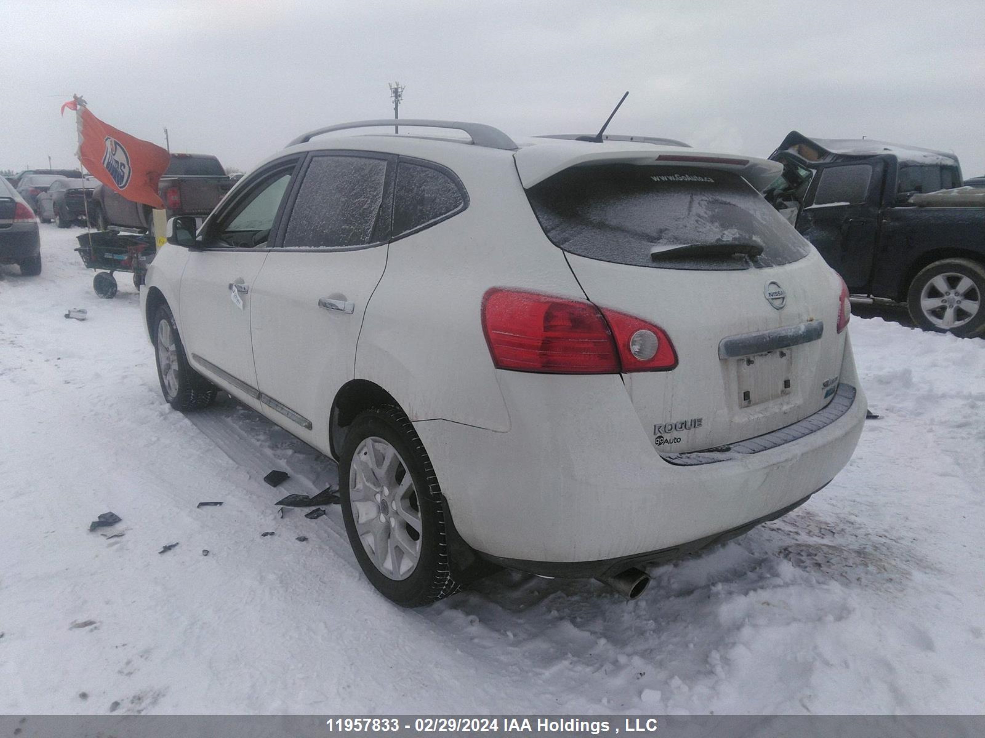 Photo 2 VIN: JN8AS5MV2CW403811 - NISSAN ROGUE 