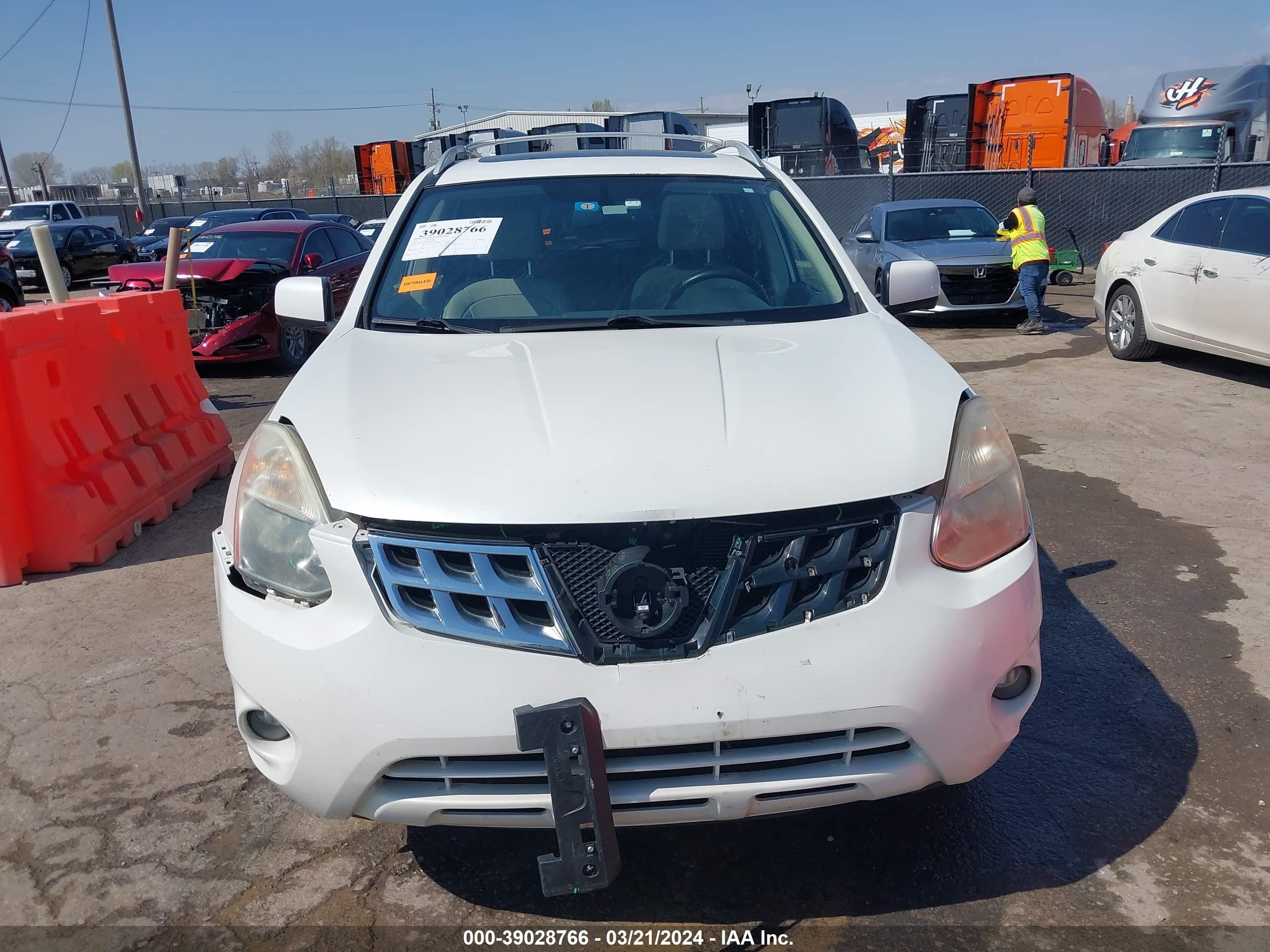 Photo 11 VIN: JN8AS5MV2DW142021 - NISSAN ROGUE 