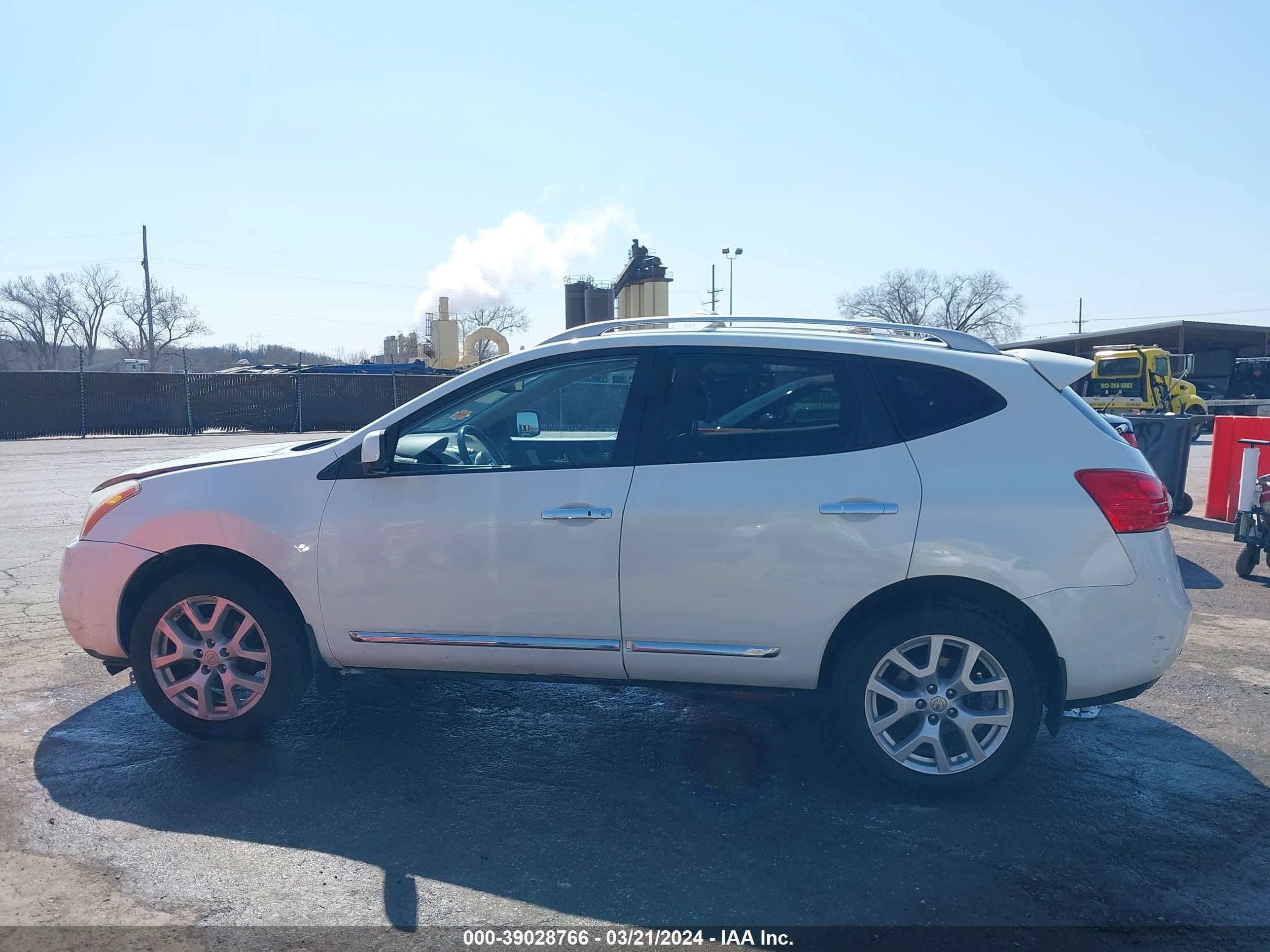 Photo 13 VIN: JN8AS5MV2DW142021 - NISSAN ROGUE 