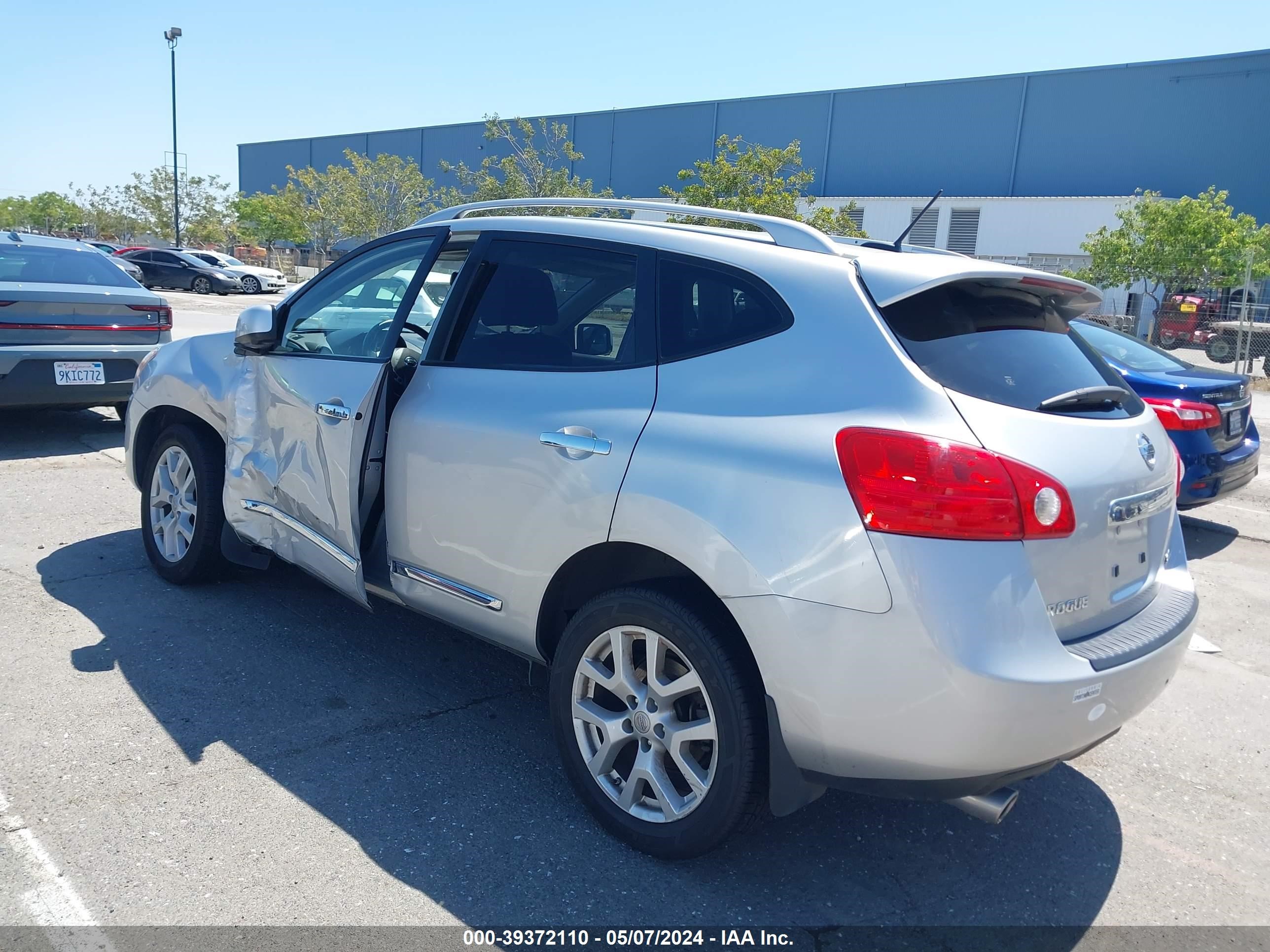 Photo 2 VIN: JN8AS5MV3CW356322 - NISSAN ROGUE 