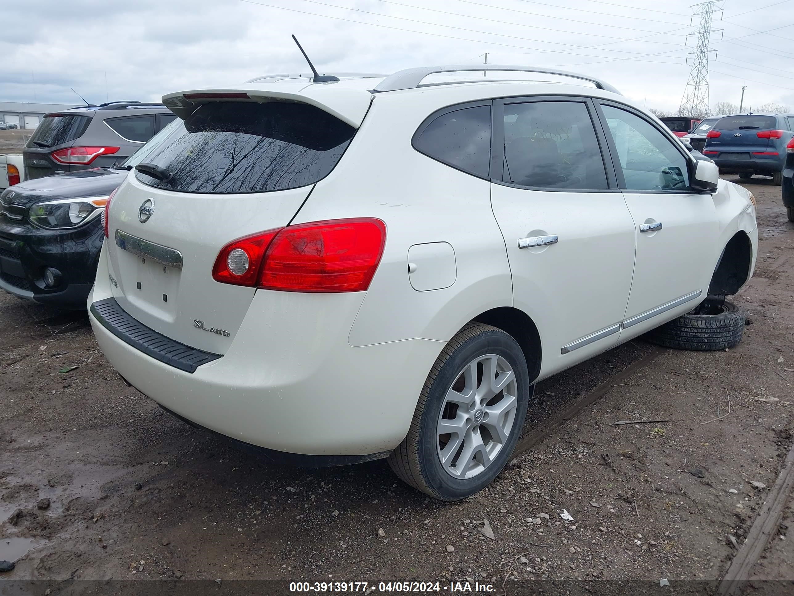 Photo 3 VIN: JN8AS5MV3CW420388 - NISSAN ROGUE 