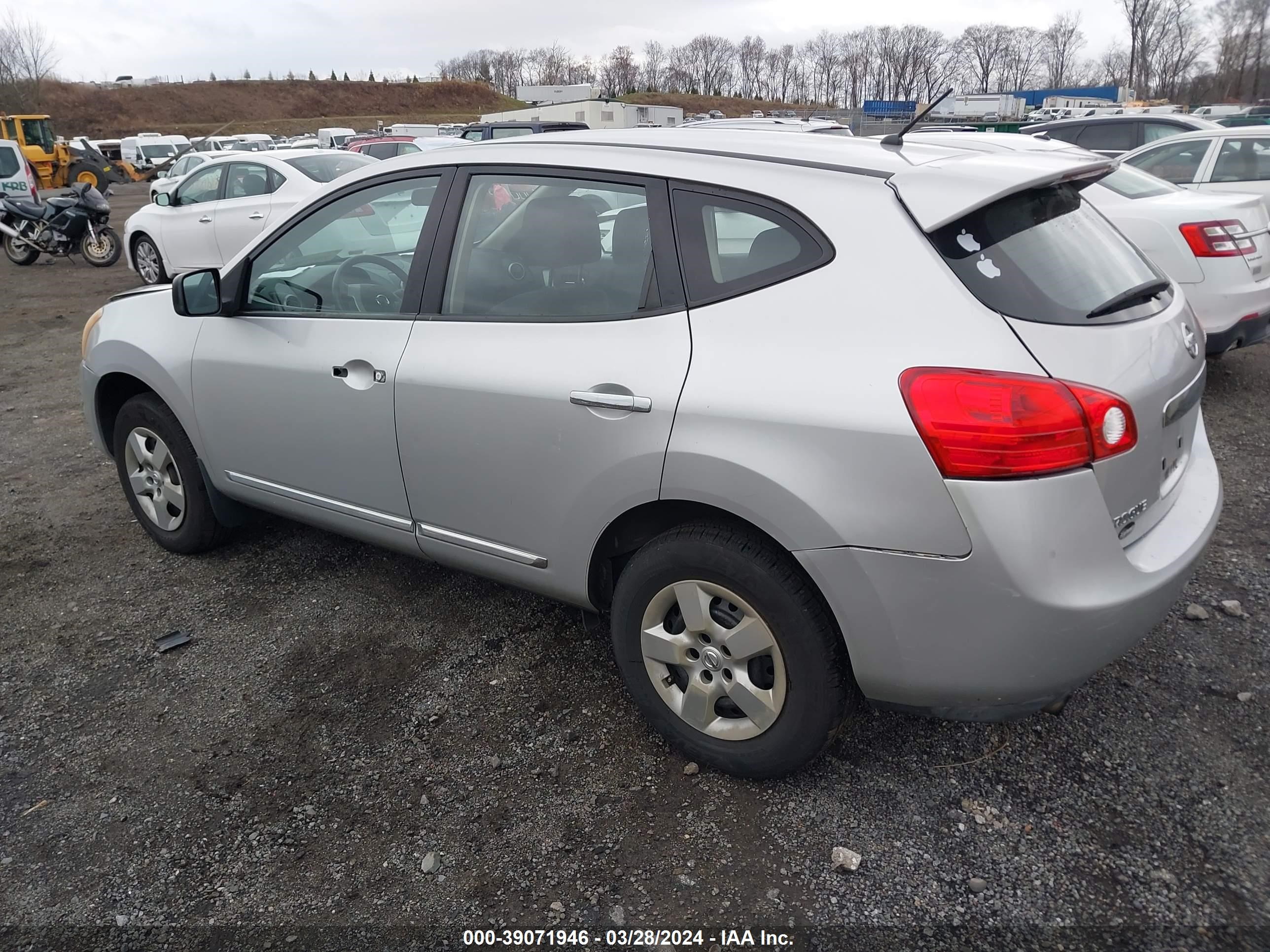 Photo 2 VIN: JN8AS5MV4BW668065 - NISSAN ROGUE 