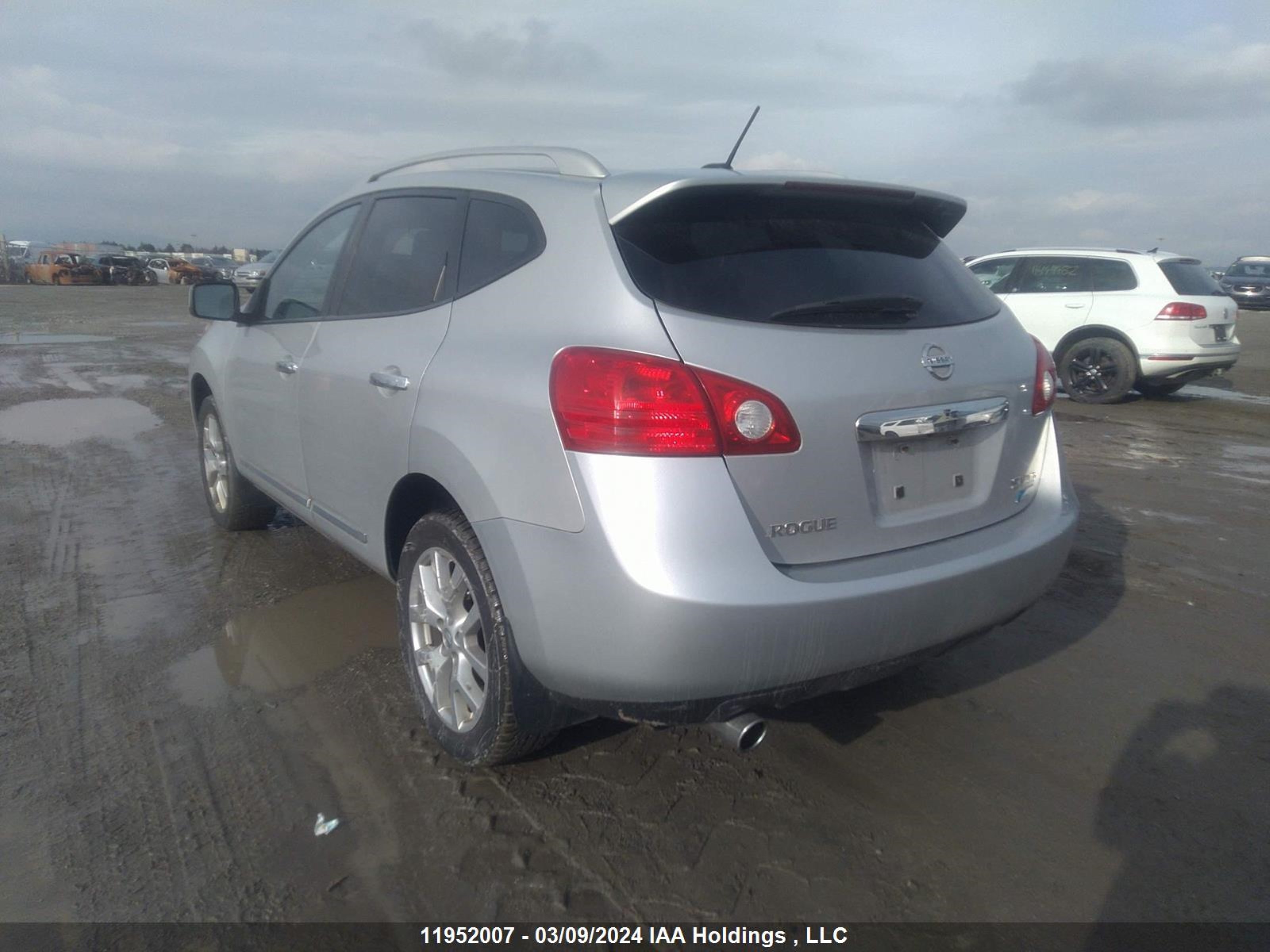 Photo 2 VIN: JN8AS5MV5BW284988 - NISSAN ROGUE 