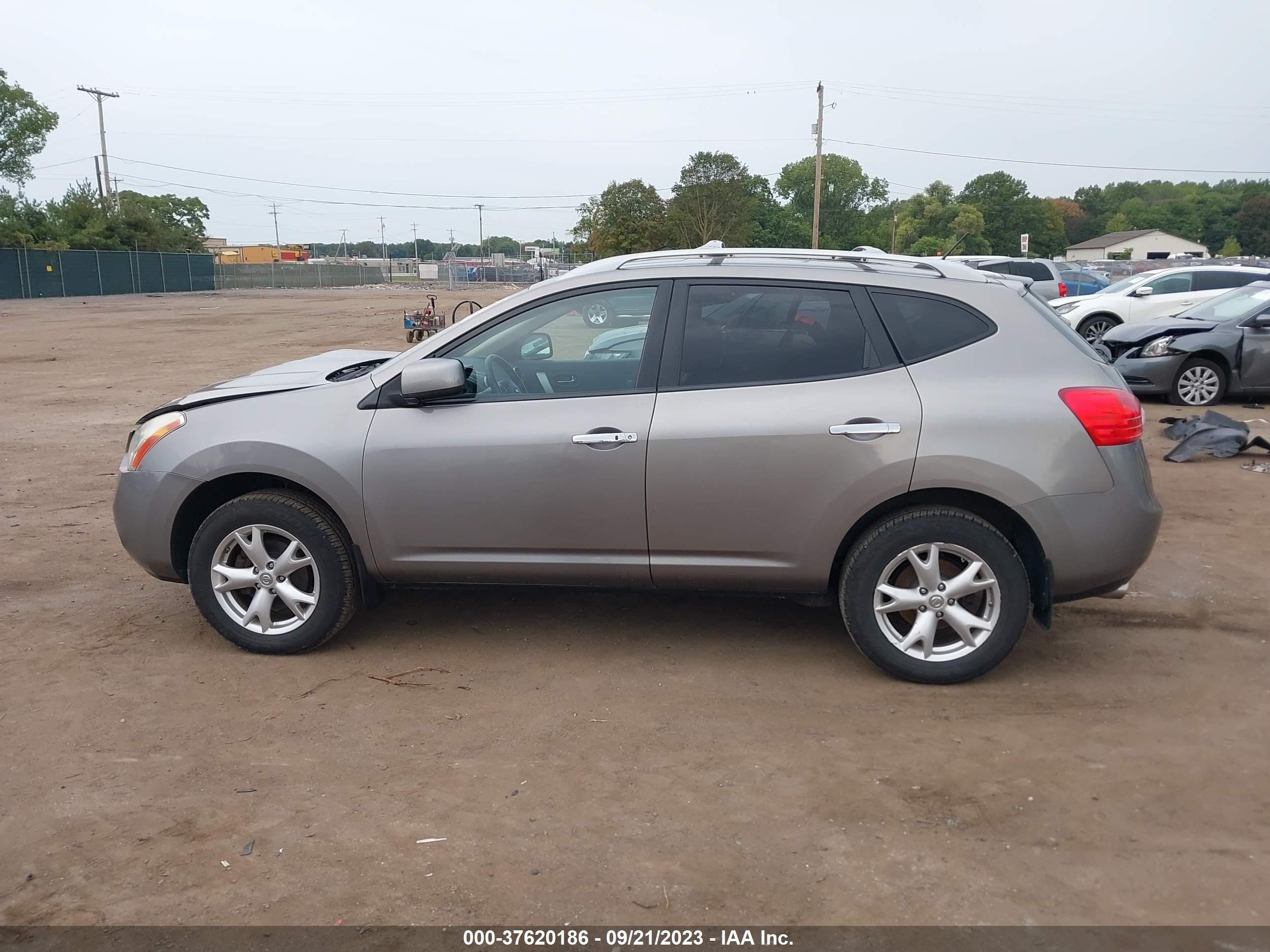 Photo 13 VIN: JN8AS5MV7AW127185 - NISSAN ROGUE 