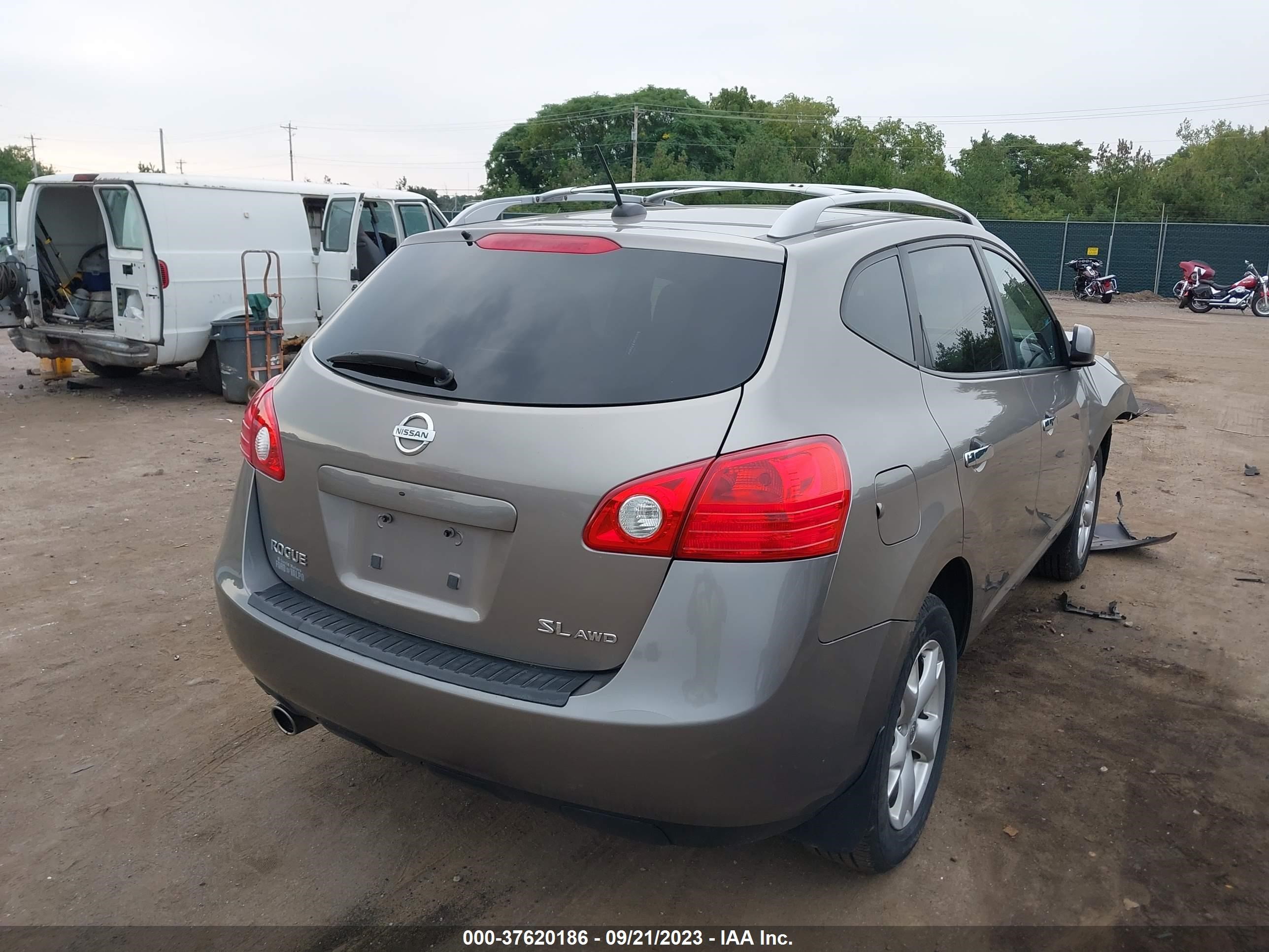 Photo 3 VIN: JN8AS5MV7AW127185 - NISSAN ROGUE 