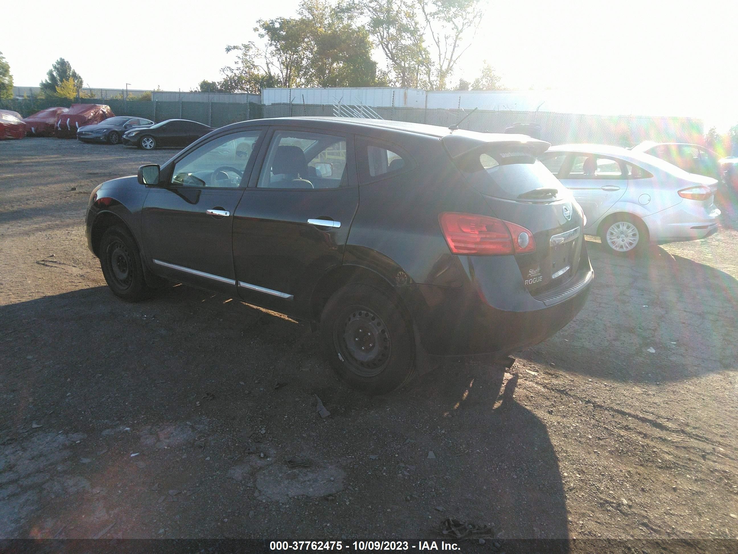 Photo 2 VIN: JN8AS5MV7BW261888 - NISSAN ROGUE 