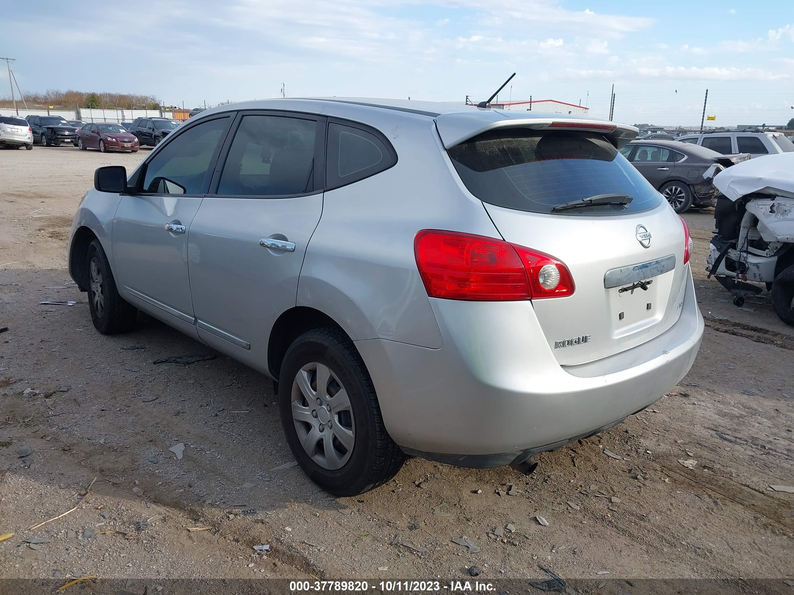 Photo 2 VIN: JN8AS5MV7CW716949 - NISSAN ROGUE 