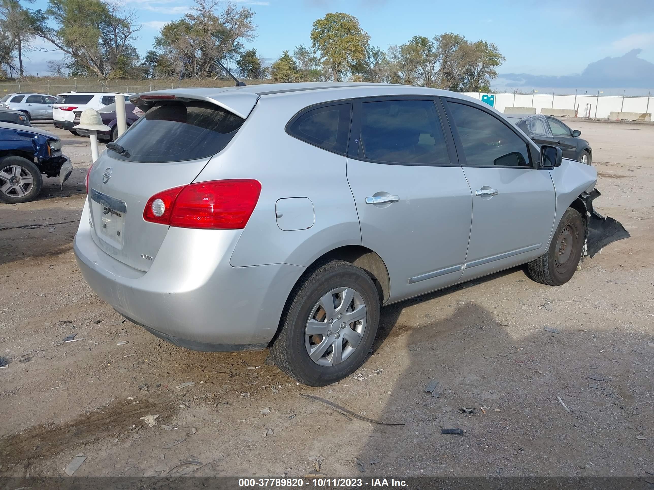 Photo 3 VIN: JN8AS5MV7CW716949 - NISSAN ROGUE 