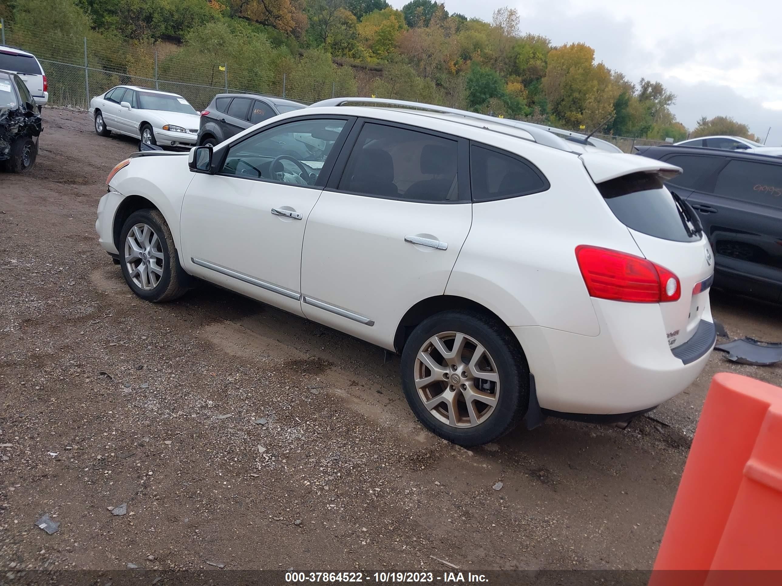 Photo 2 VIN: JN8AS5MV8CW404977 - NISSAN ROGUE 