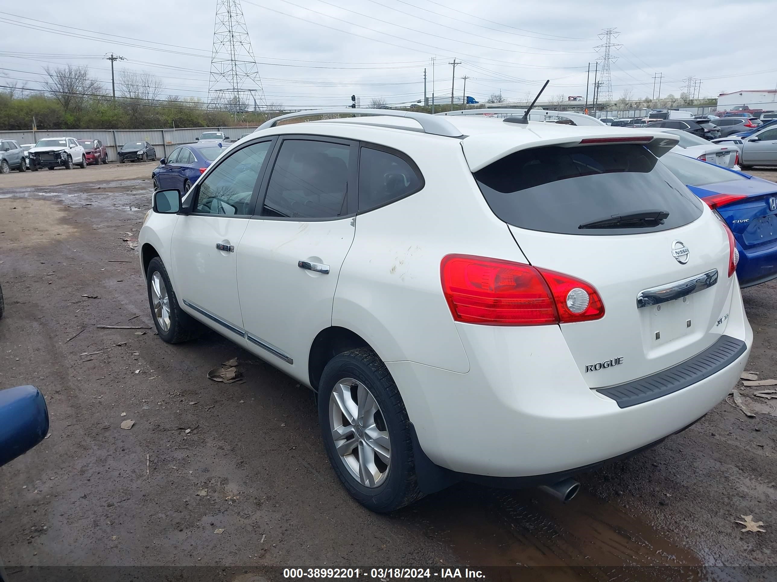 Photo 2 VIN: JN8AS5MVXDW645988 - NISSAN ROGUE 