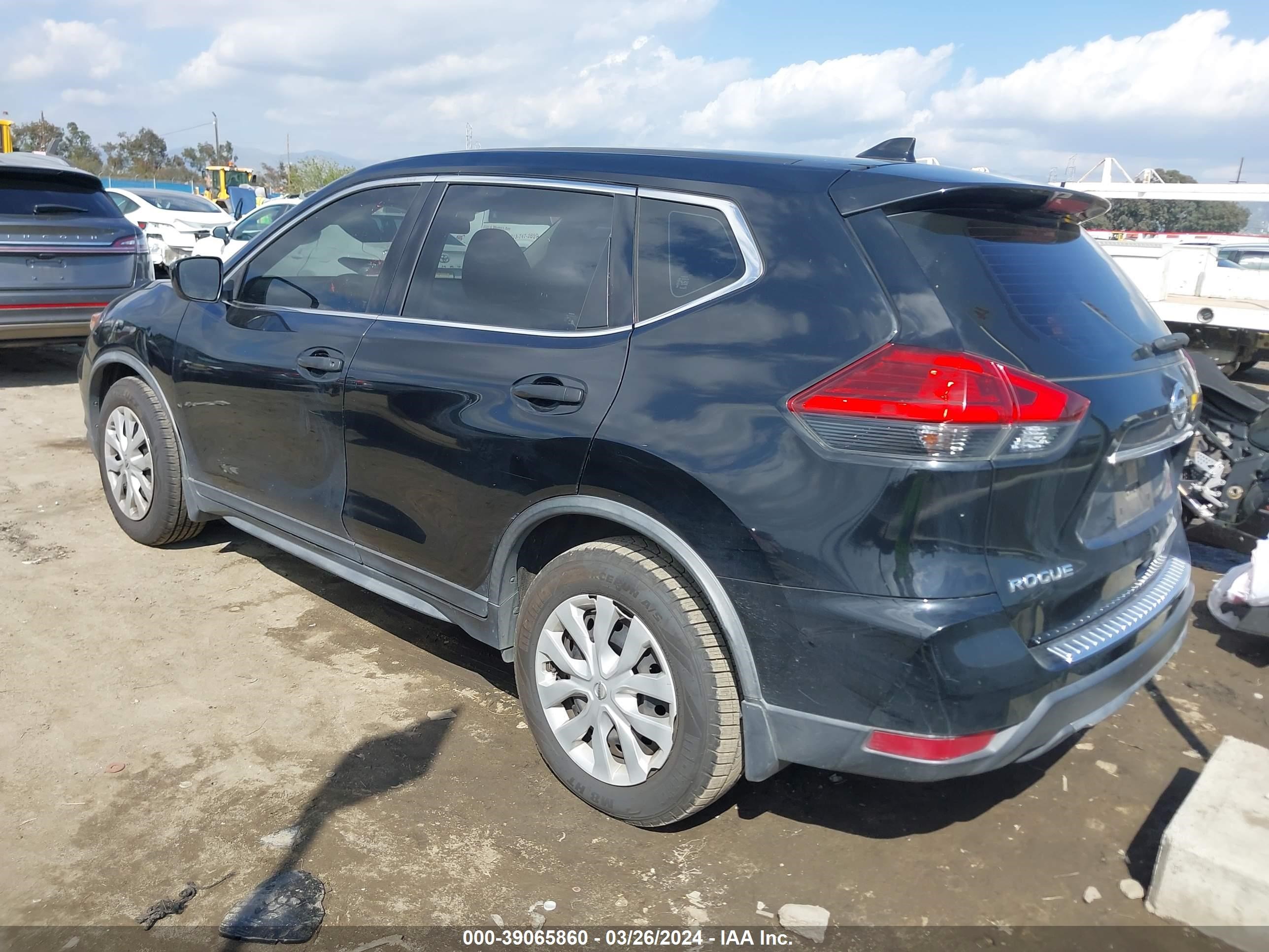 Photo 2 VIN: JN8AT2MT0HW401735 - NISSAN ROGUE 