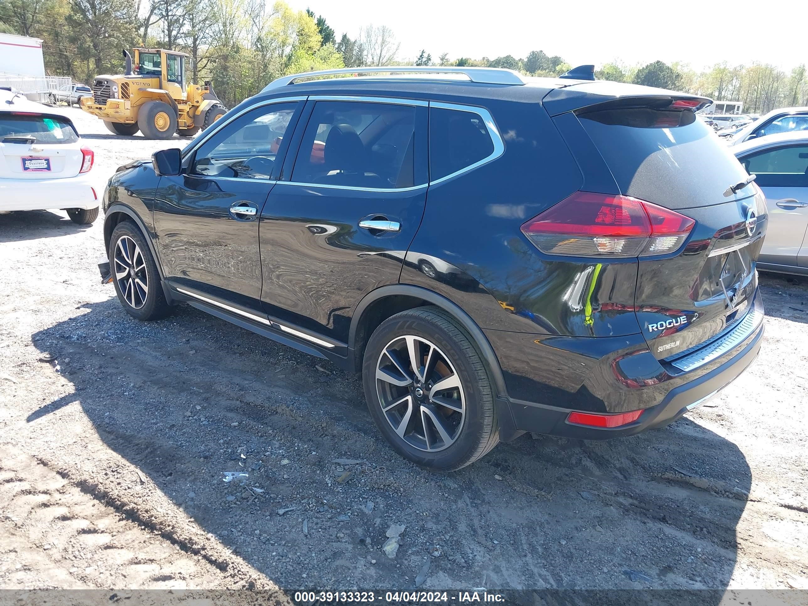 Photo 2 VIN: JN8AT2MT0JW452304 - NISSAN ROGUE 