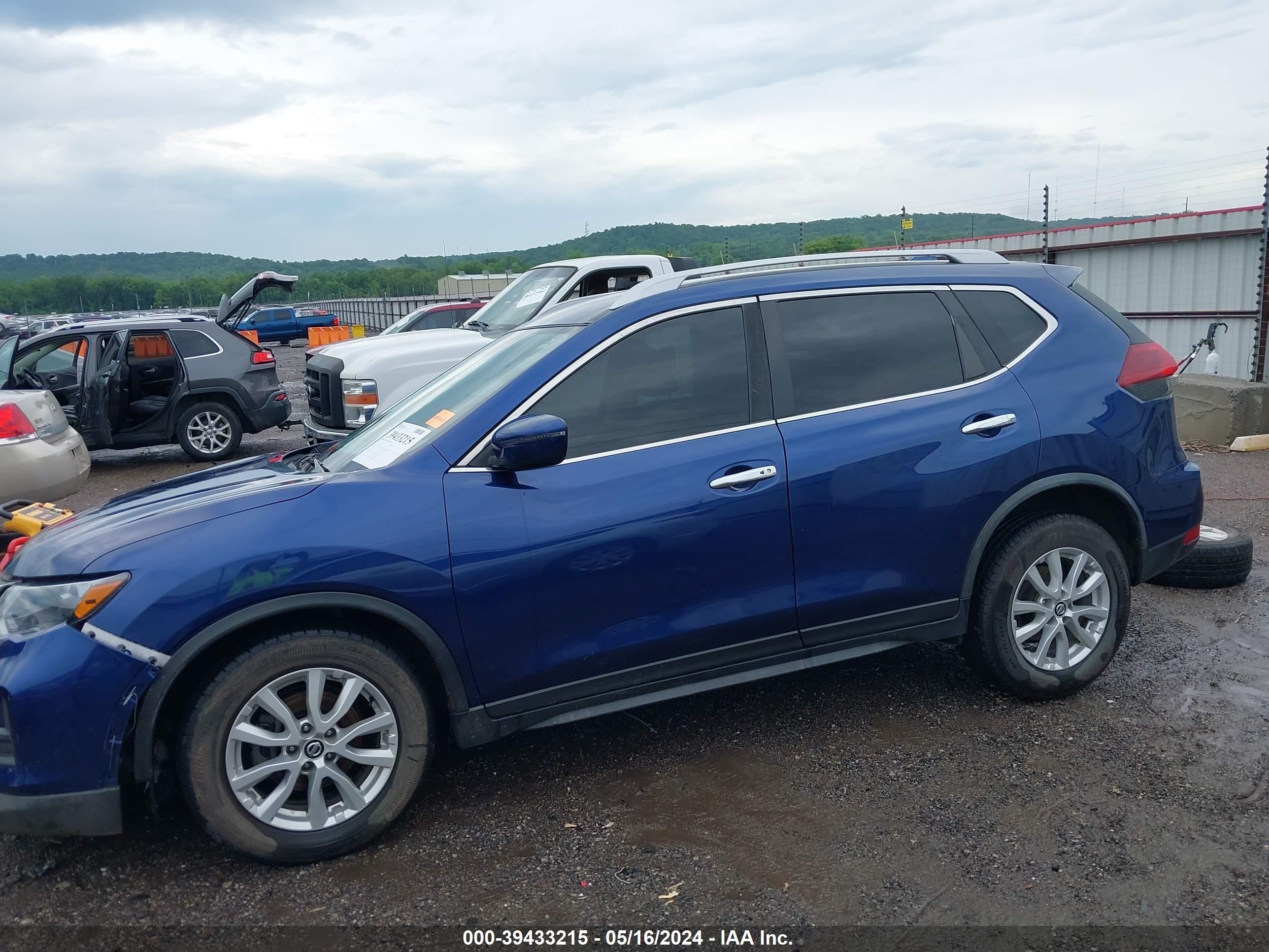 Photo 14 VIN: JN8AT2MT0JW454229 - NISSAN ROGUE 