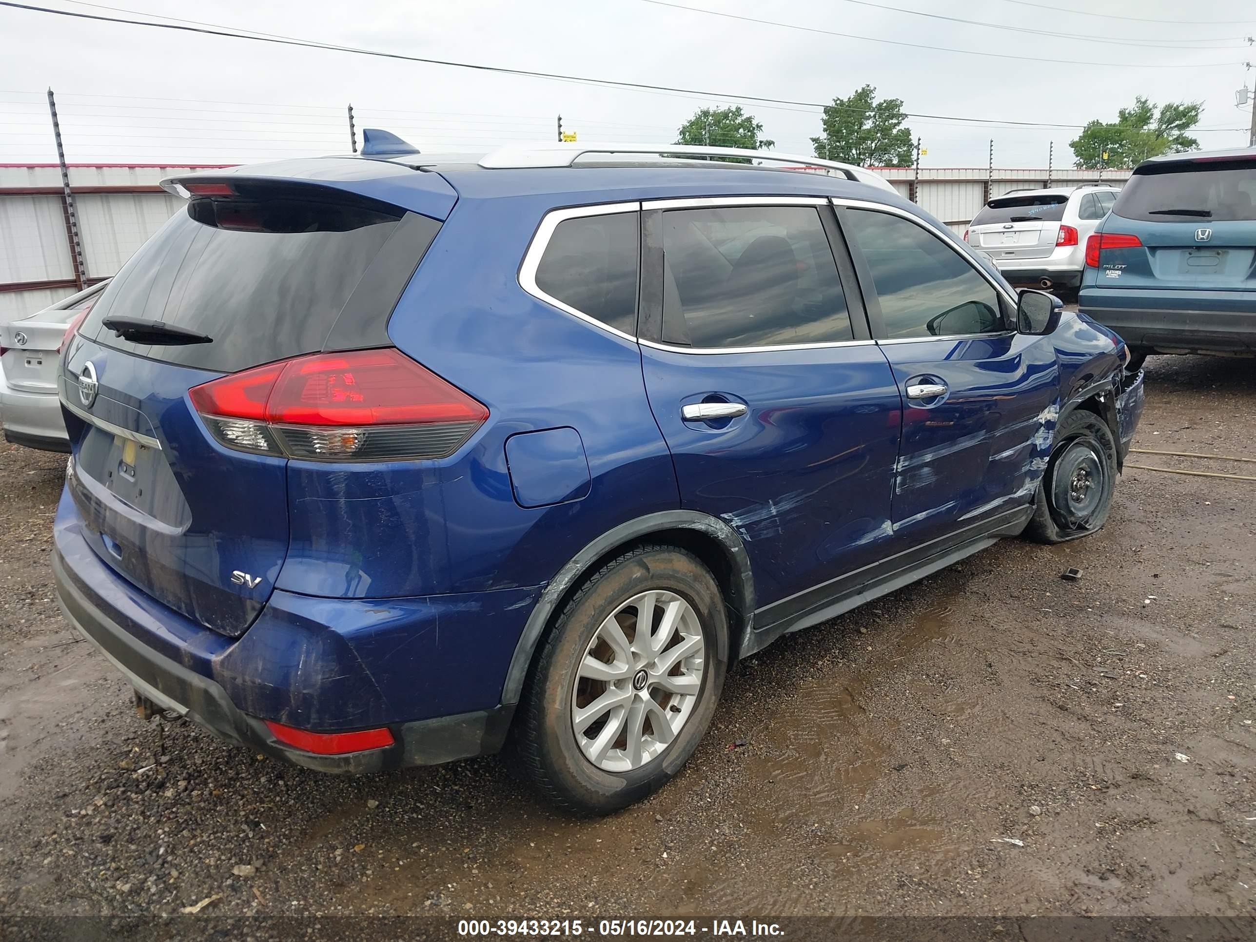 Photo 3 VIN: JN8AT2MT0JW454229 - NISSAN ROGUE 