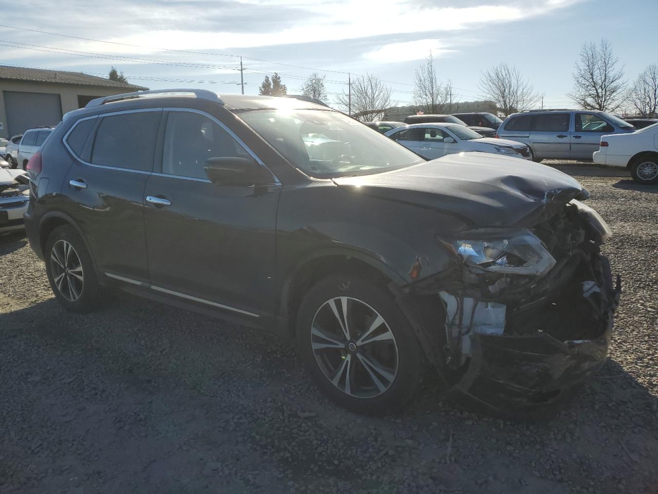 Photo 3 VIN: JN8AT2MT0JW464713 - NISSAN ROGUE 