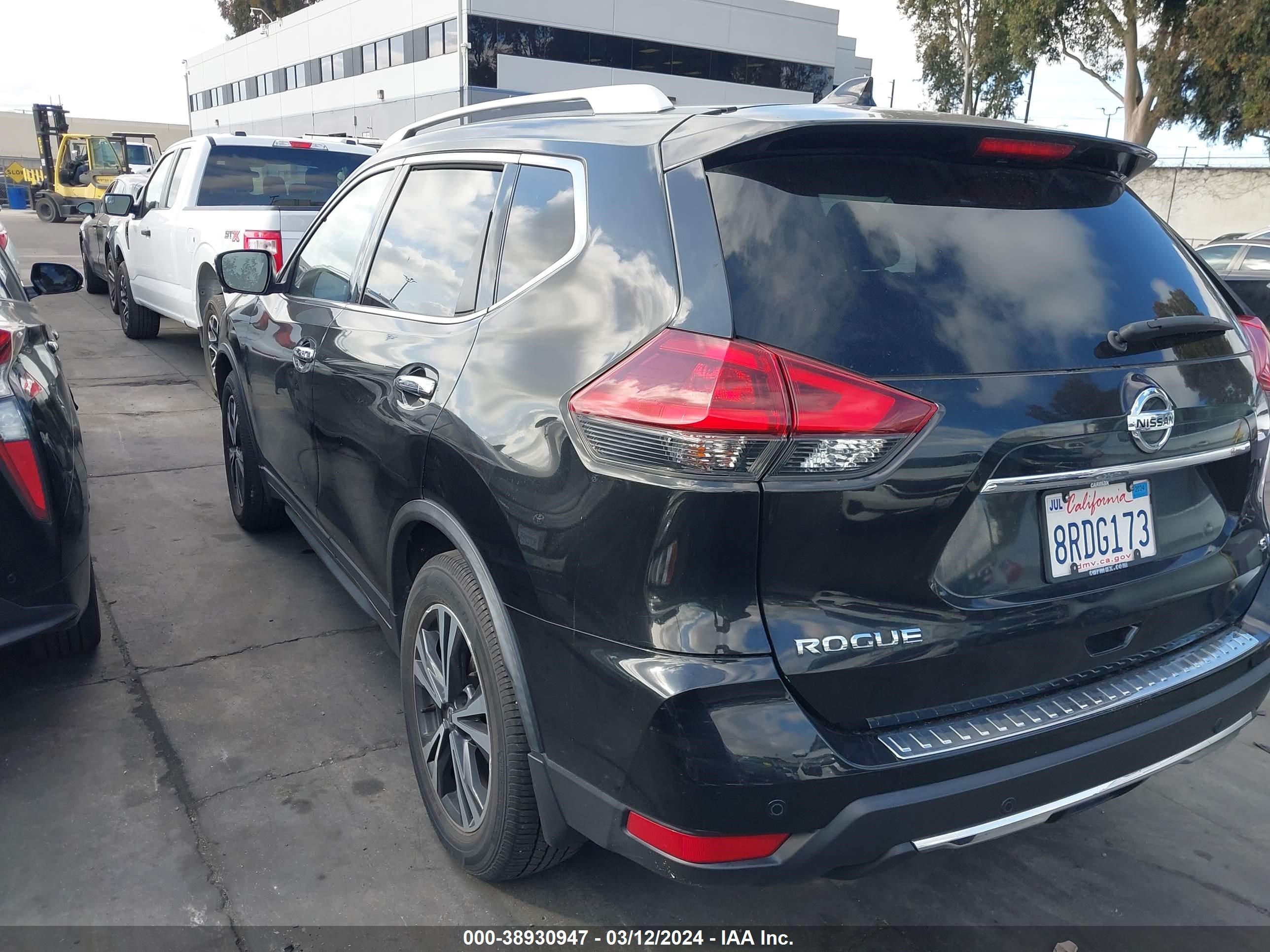 Photo 2 VIN: JN8AT2MT0KW262763 - NISSAN ROGUE 