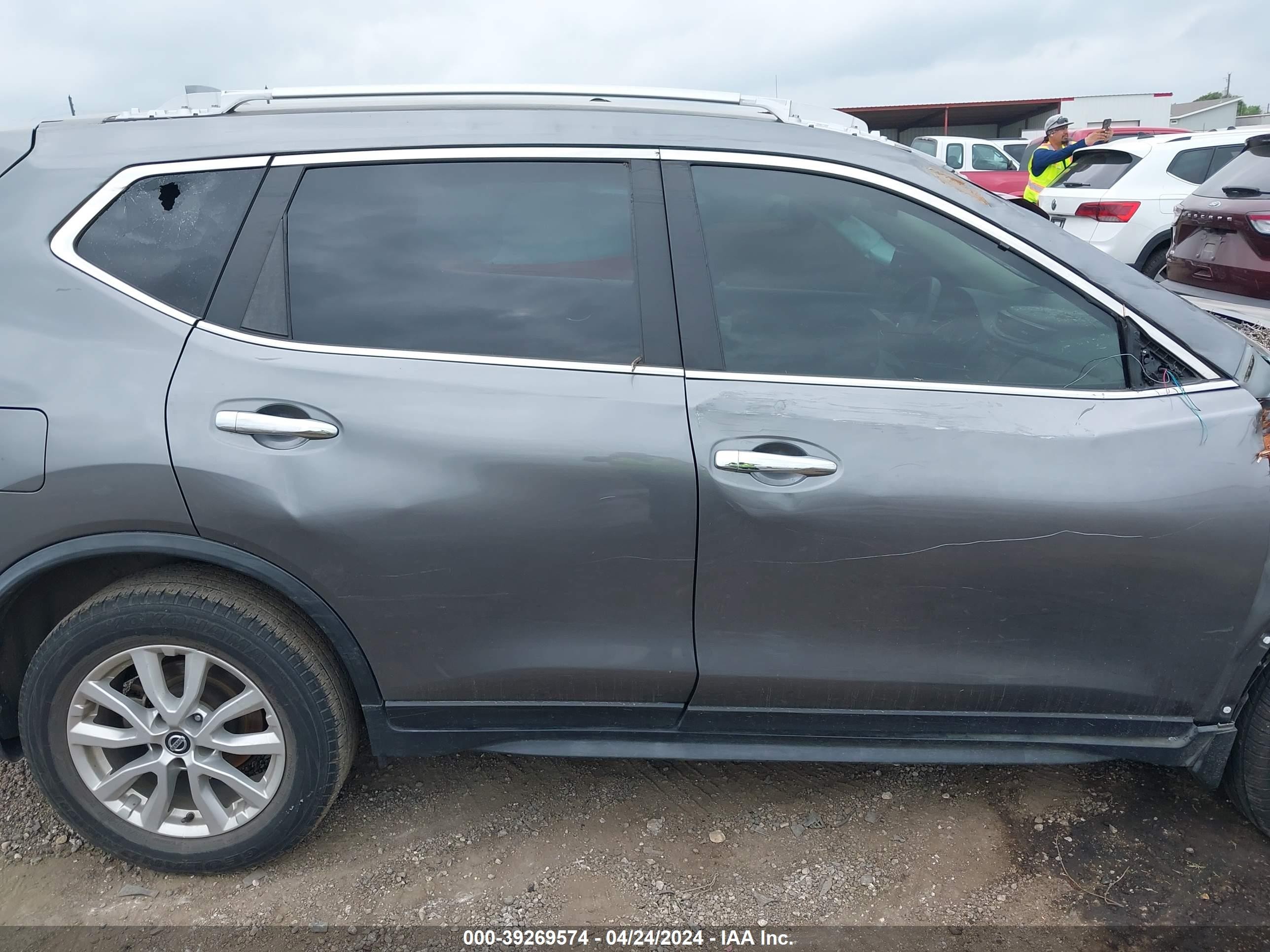 Photo 13 VIN: JN8AT2MT0KW267218 - NISSAN ROGUE 